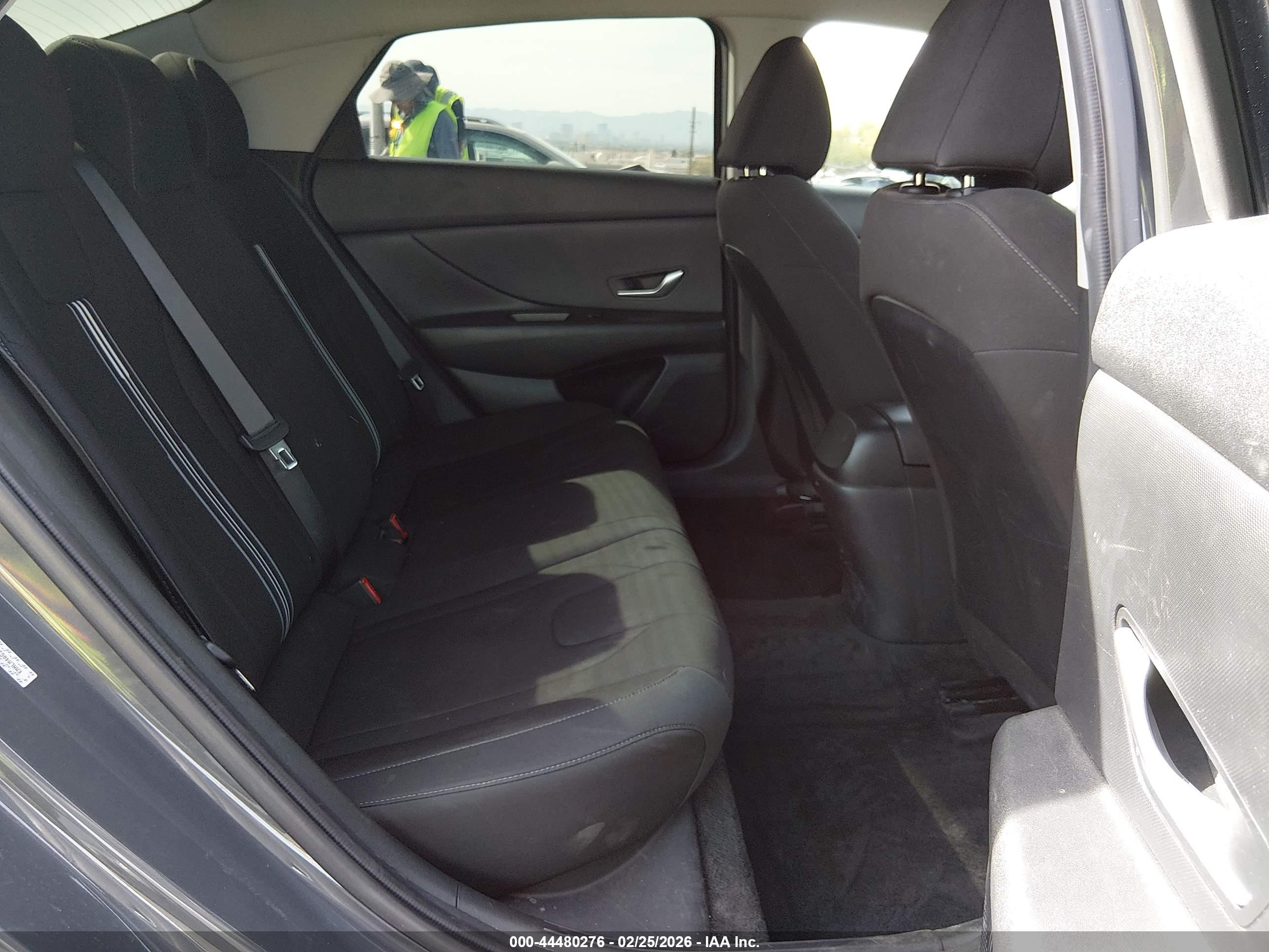 HYUNDAI ELANTRA image 8