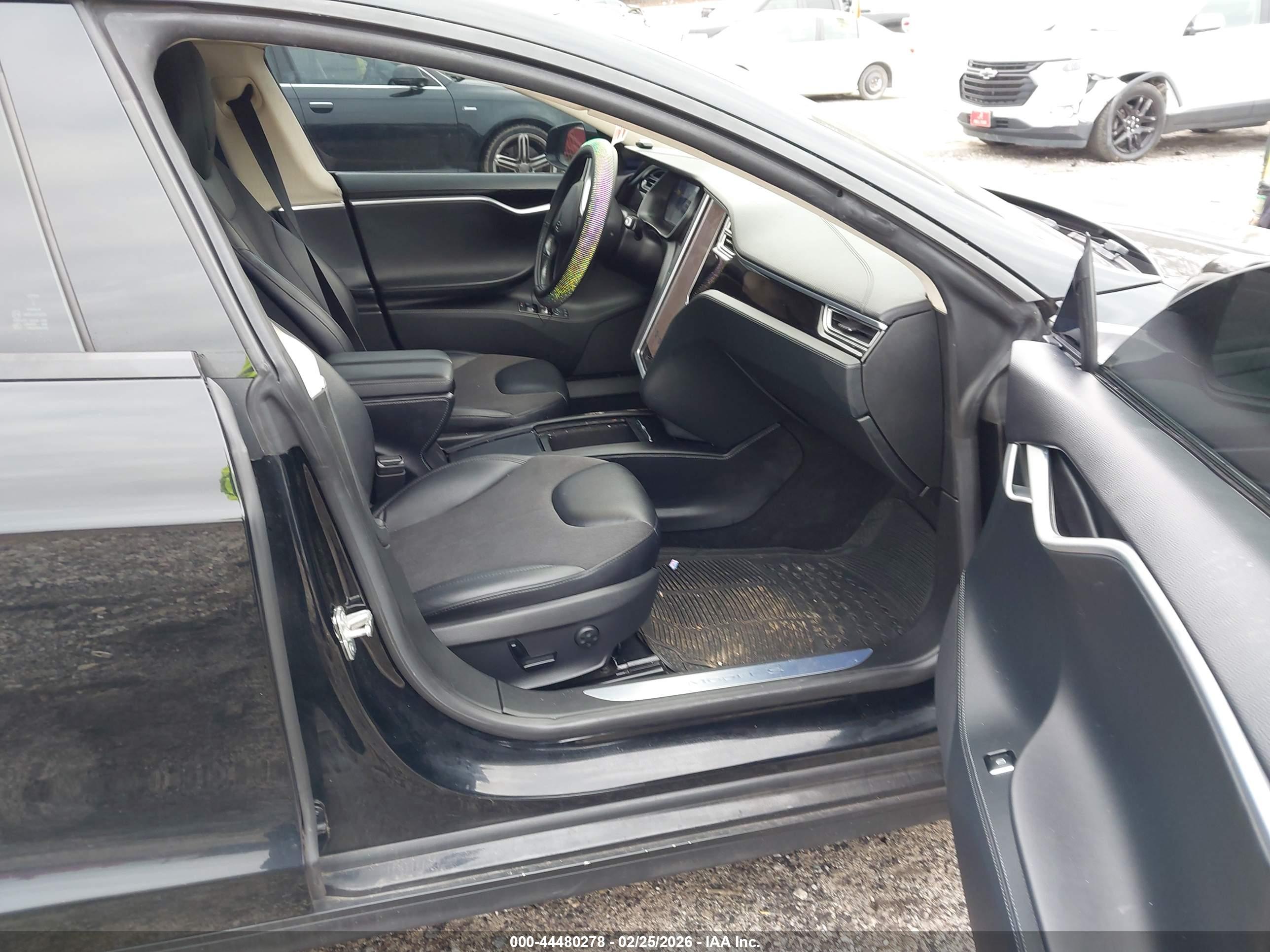 TESLA MODEL image 5