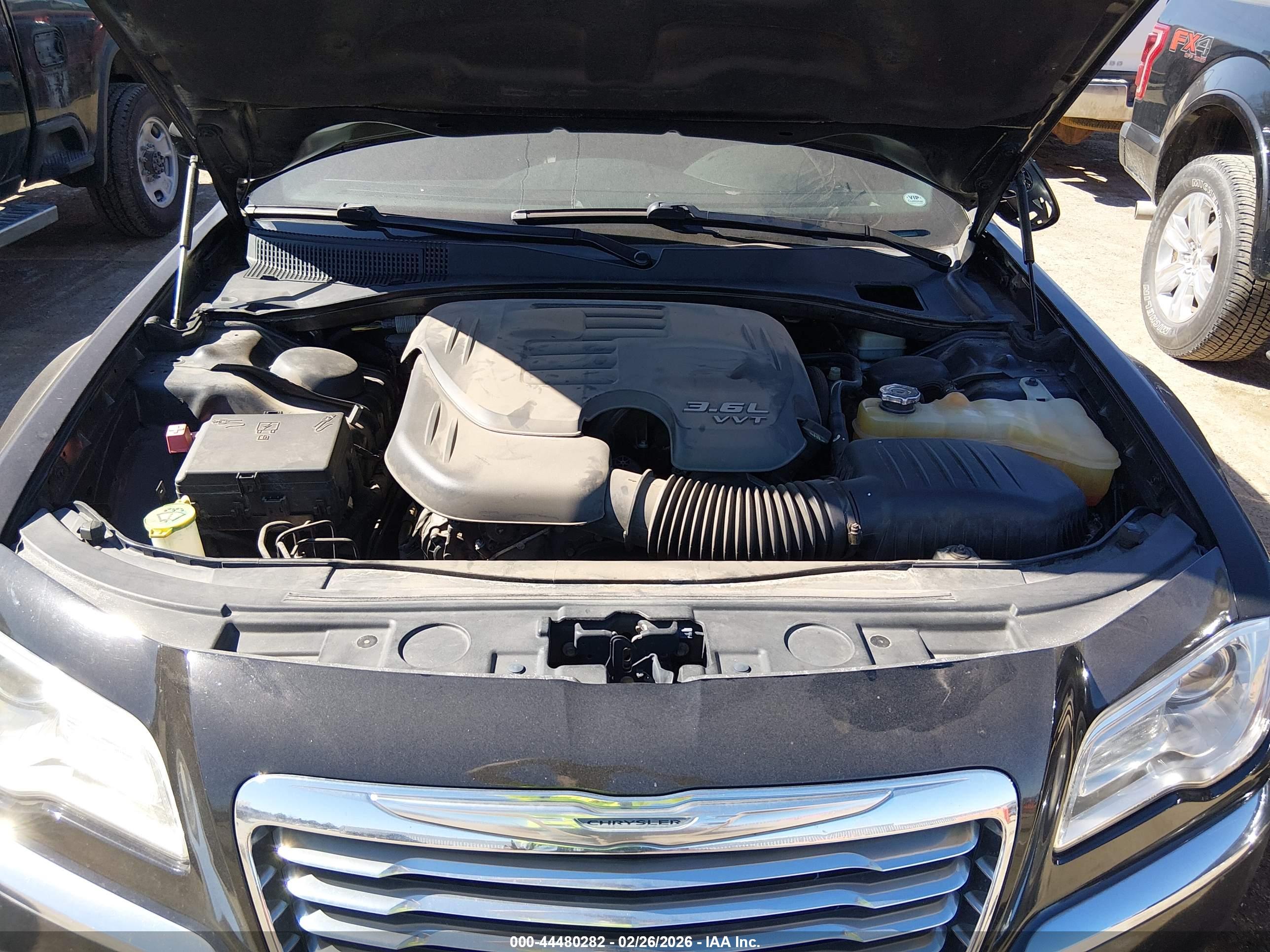 CHRYSLER 300 image 10