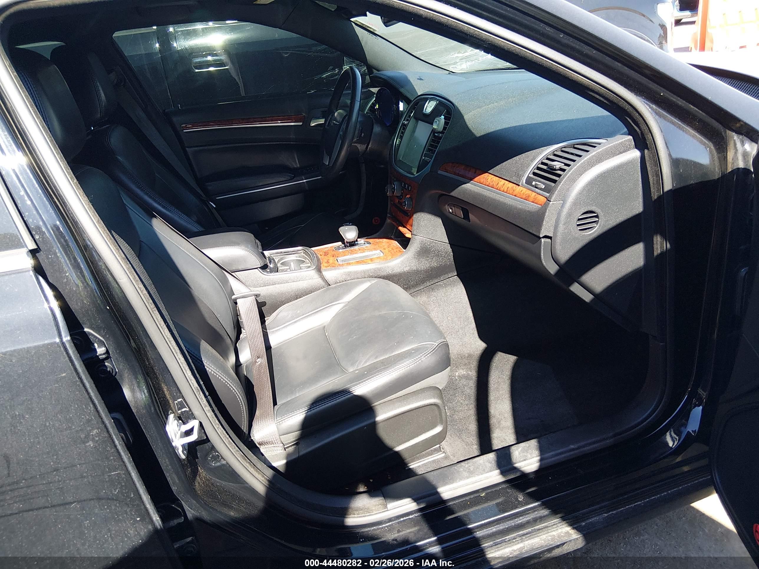 CHRYSLER 300 image 5