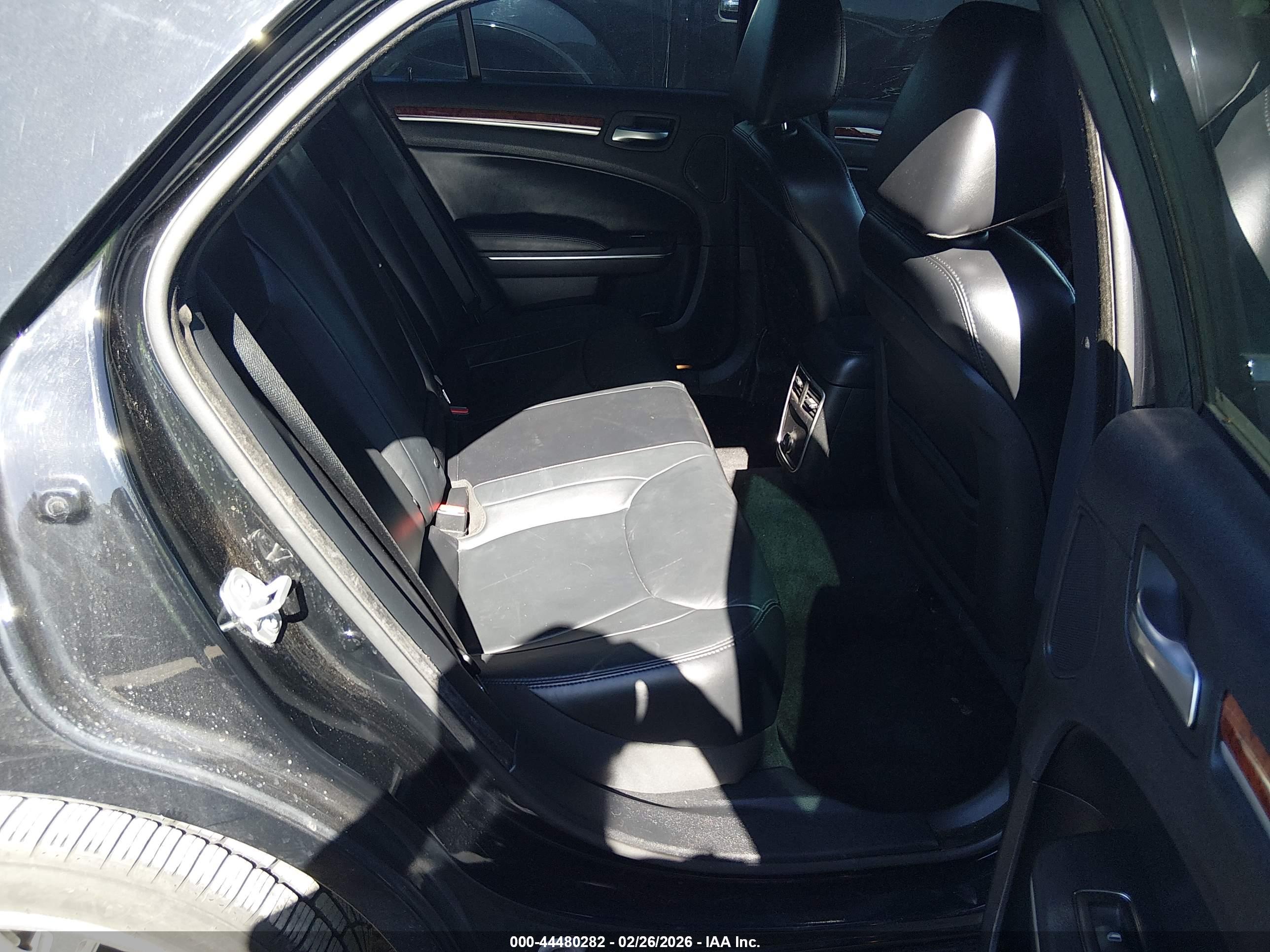 CHRYSLER 300 image 8