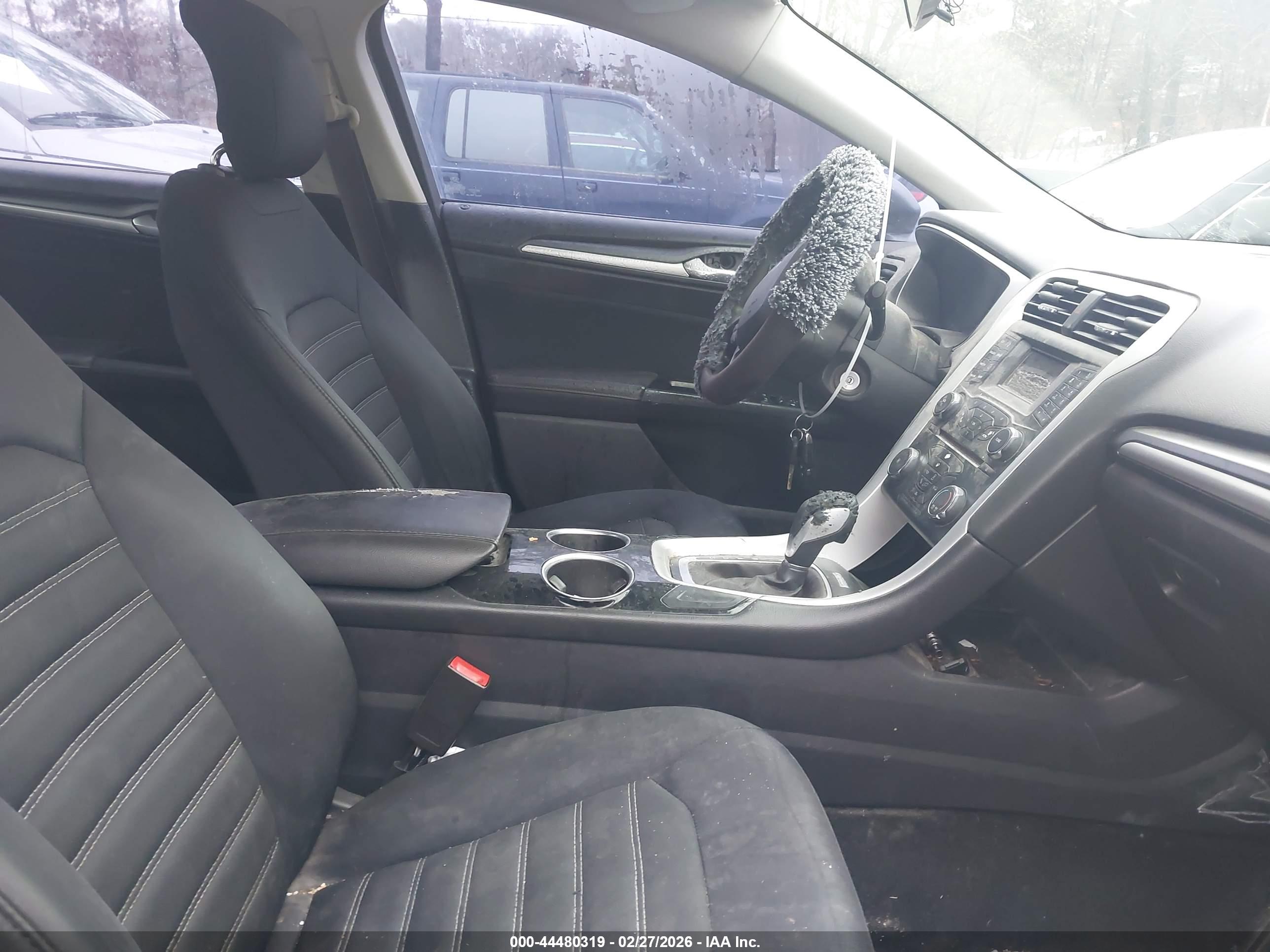 FORD FUSION image 5
