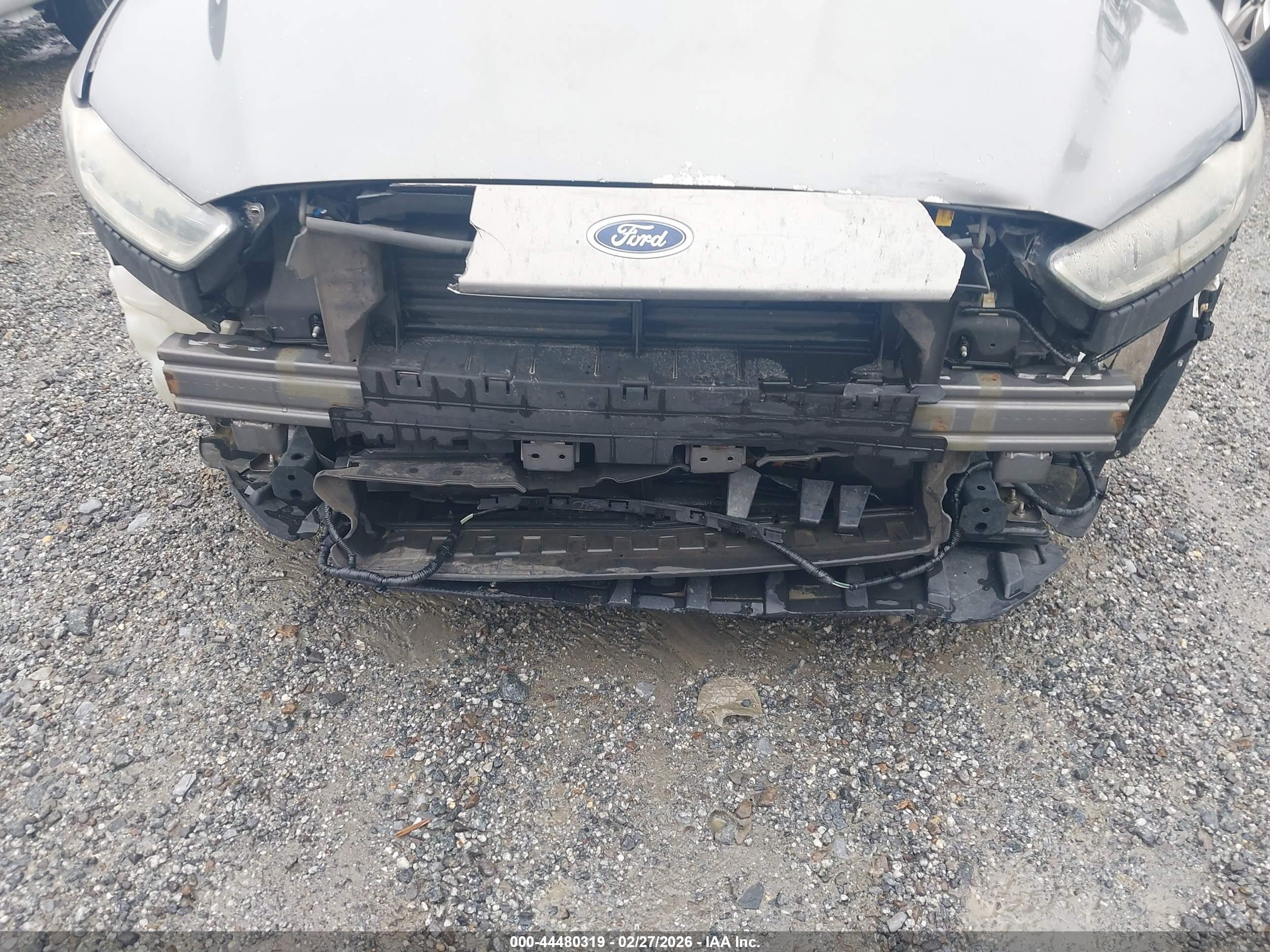 FORD FUSION image 6