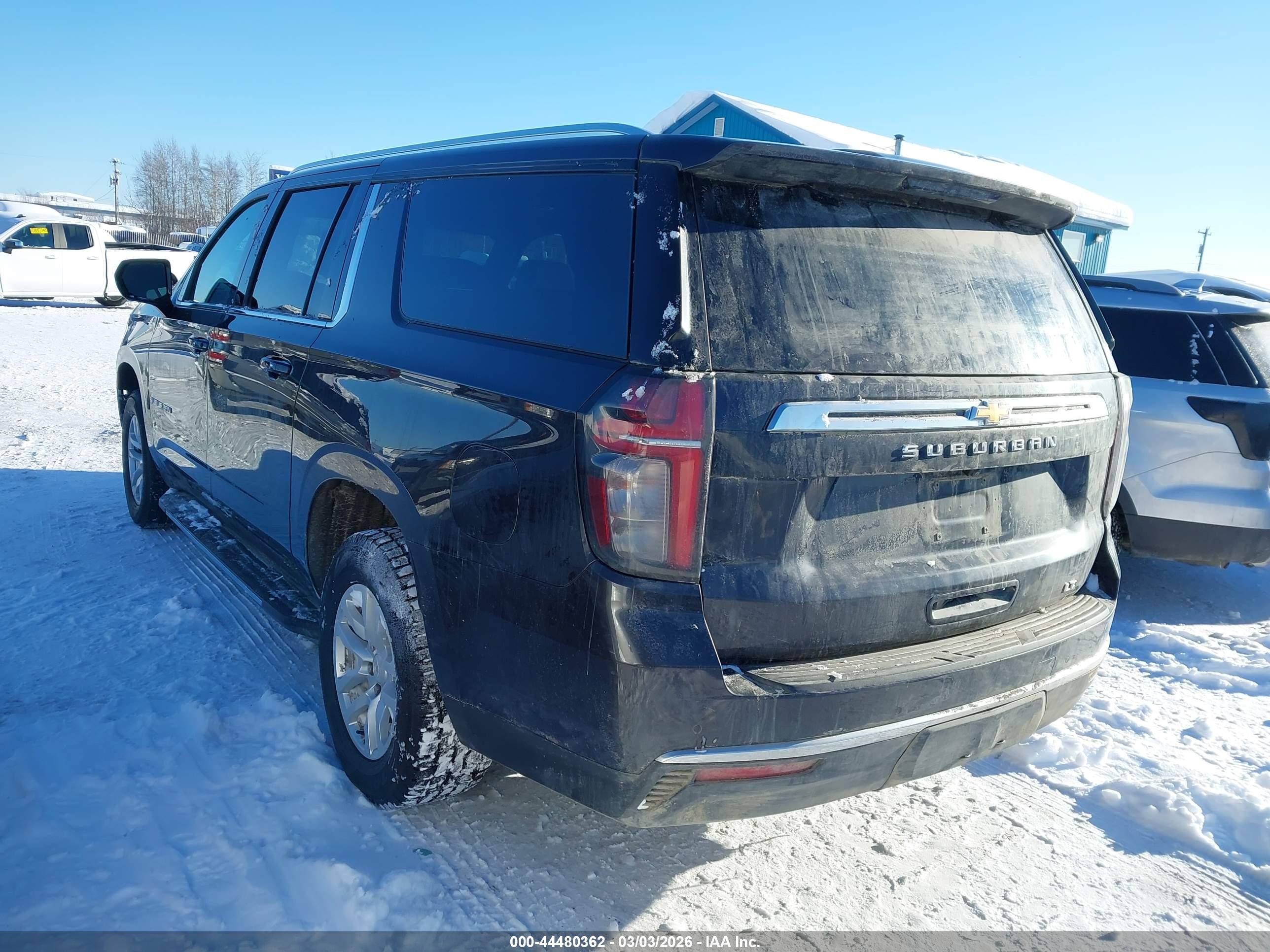 CHEVROLET SUBURBAN image 3