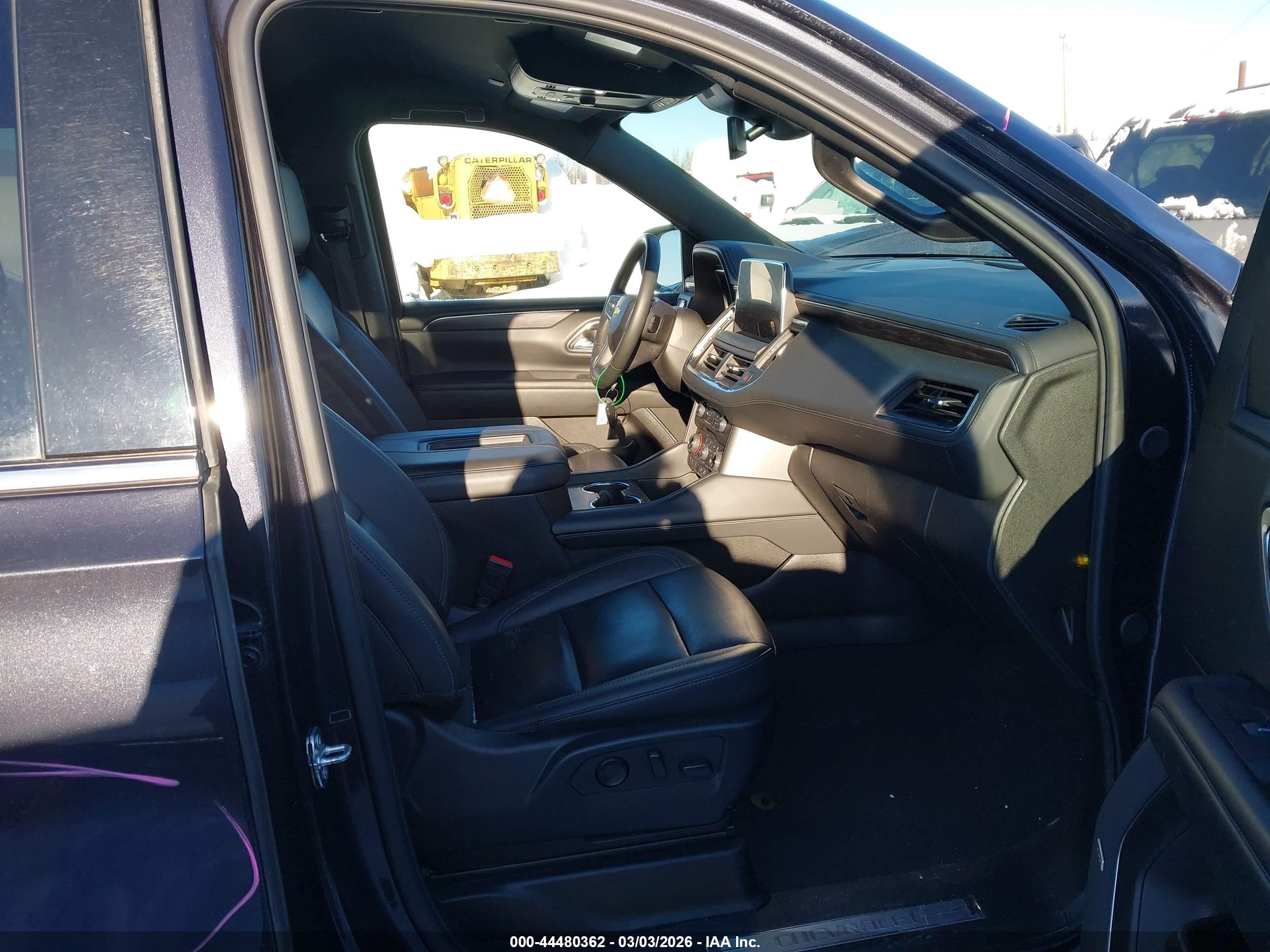 CHEVROLET SUBURBAN image 5