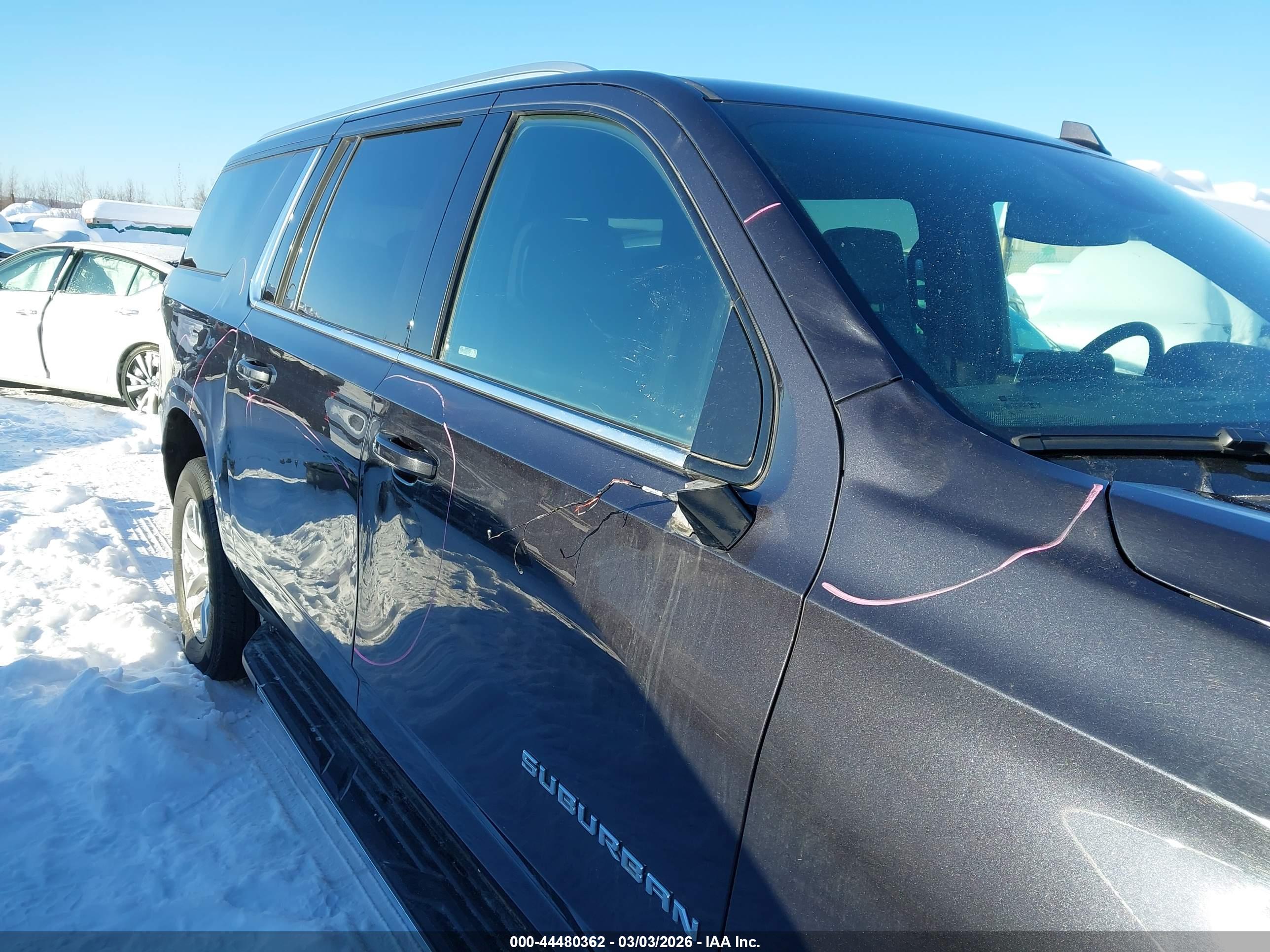 CHEVROLET SUBURBAN image 6