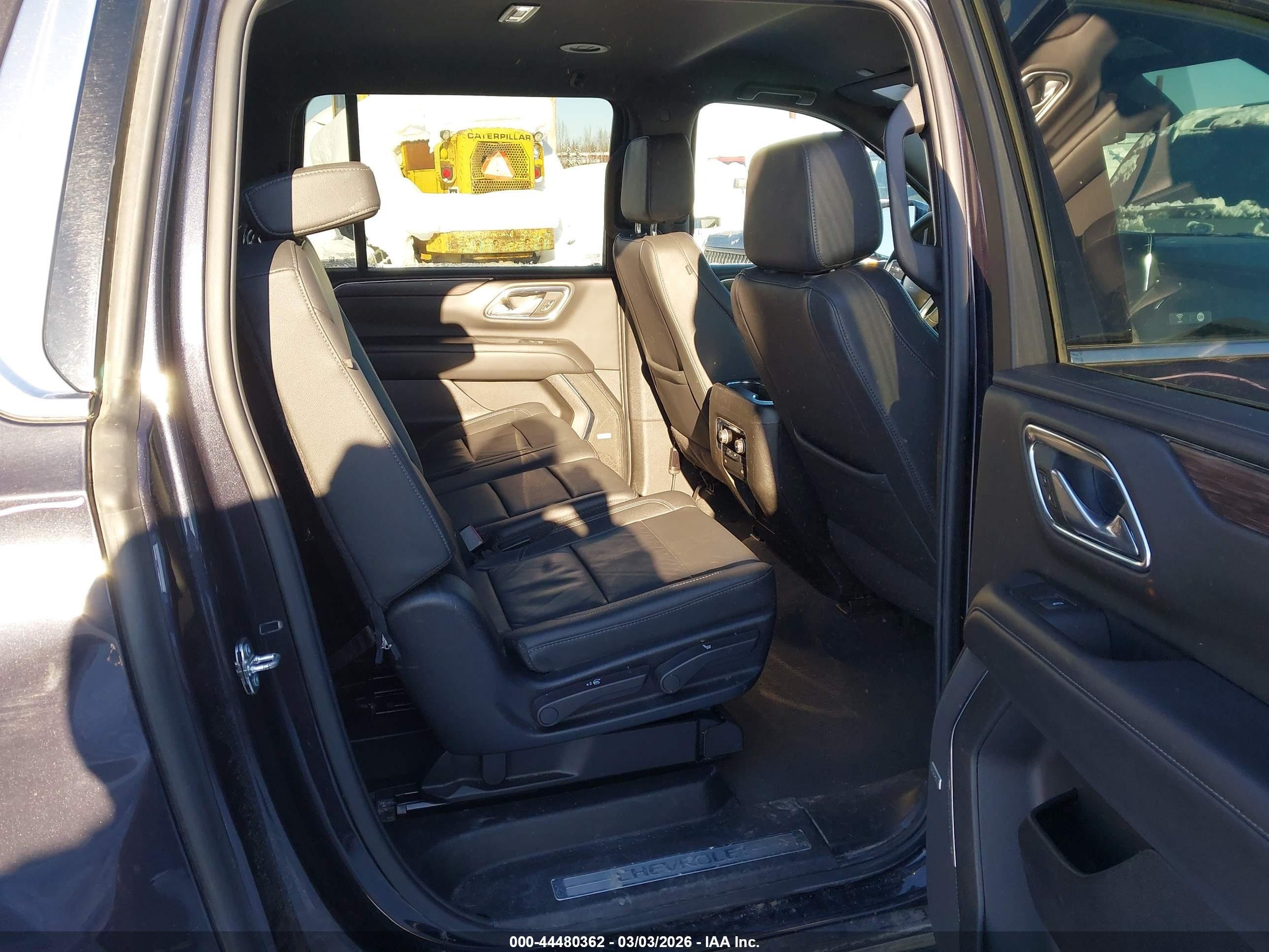 CHEVROLET SUBURBAN image 8
