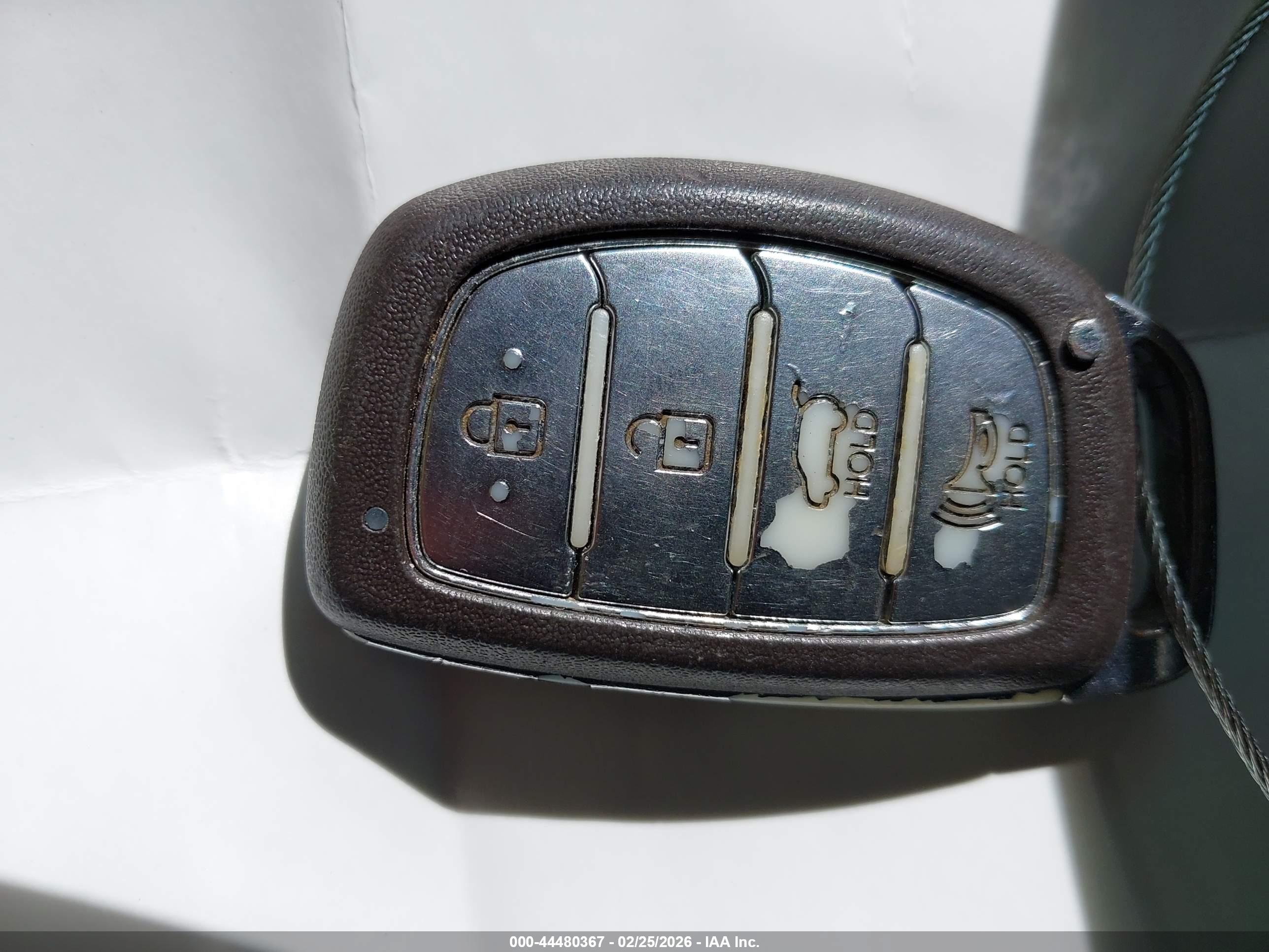 HYUNDAI TUCSON image 11