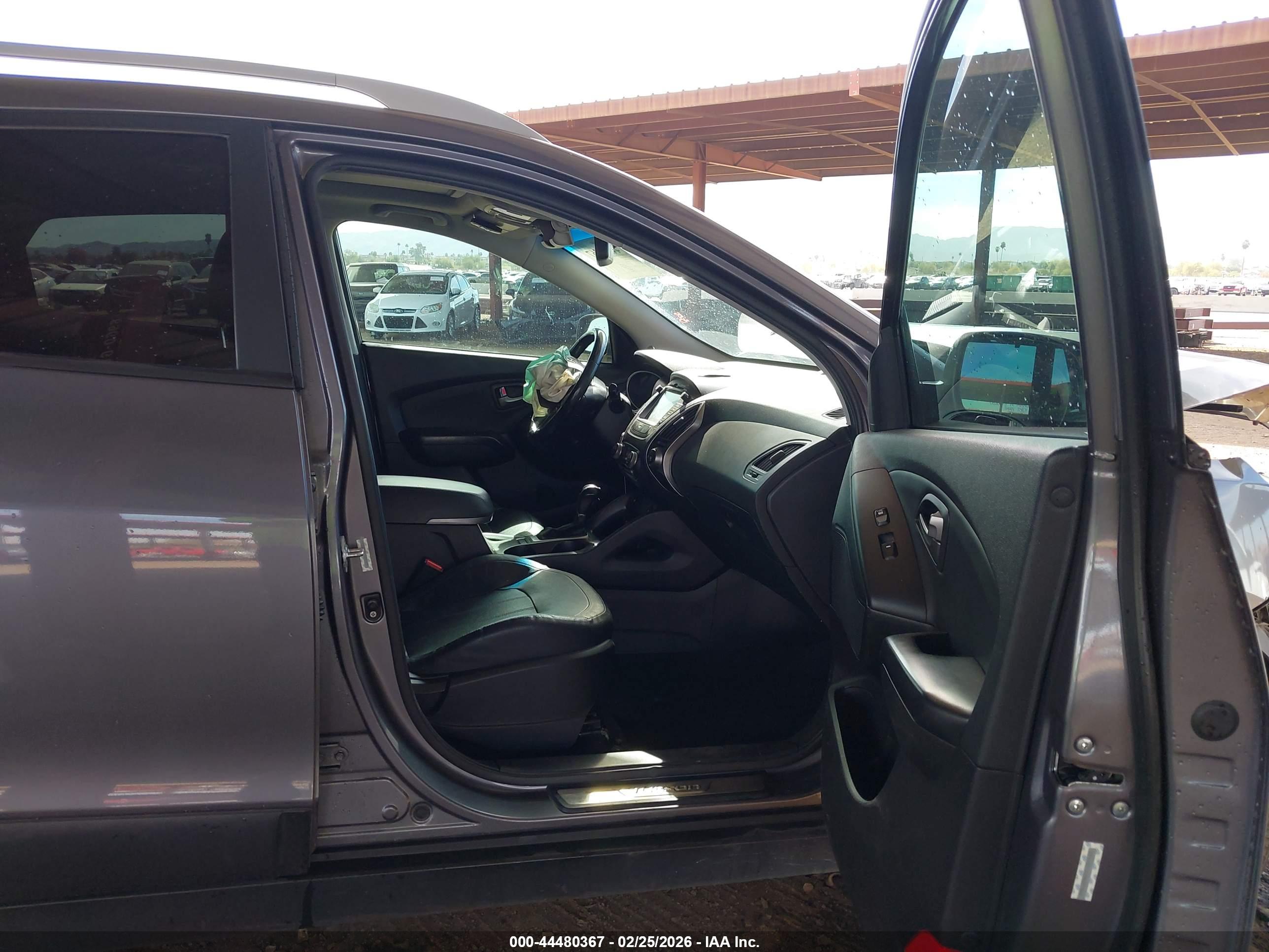 HYUNDAI TUCSON image 5