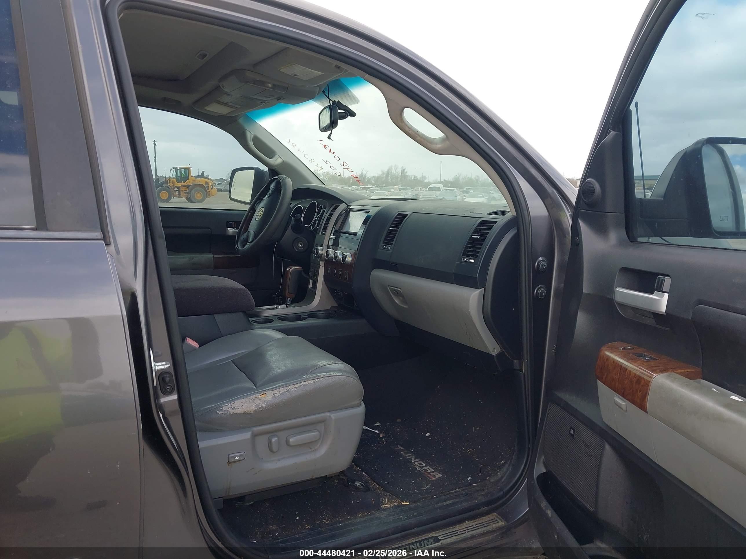 TOYOTA TUNDRA image 5