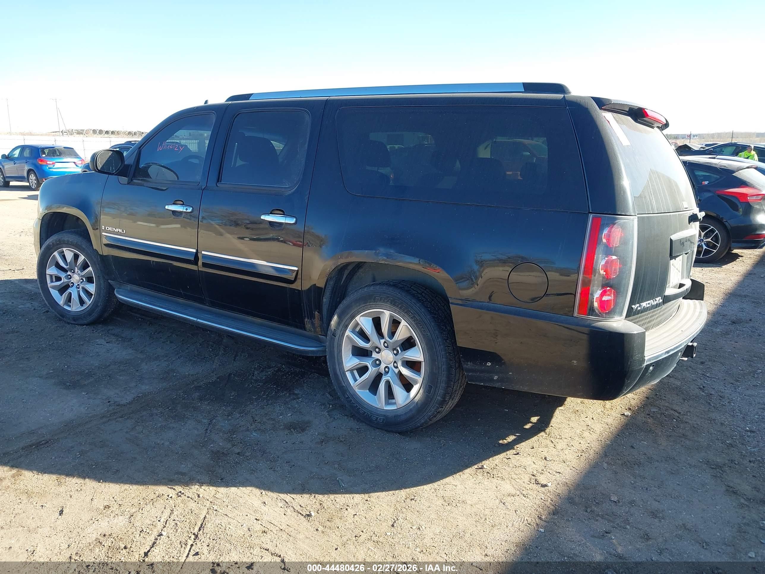 GMC YUKON image 3