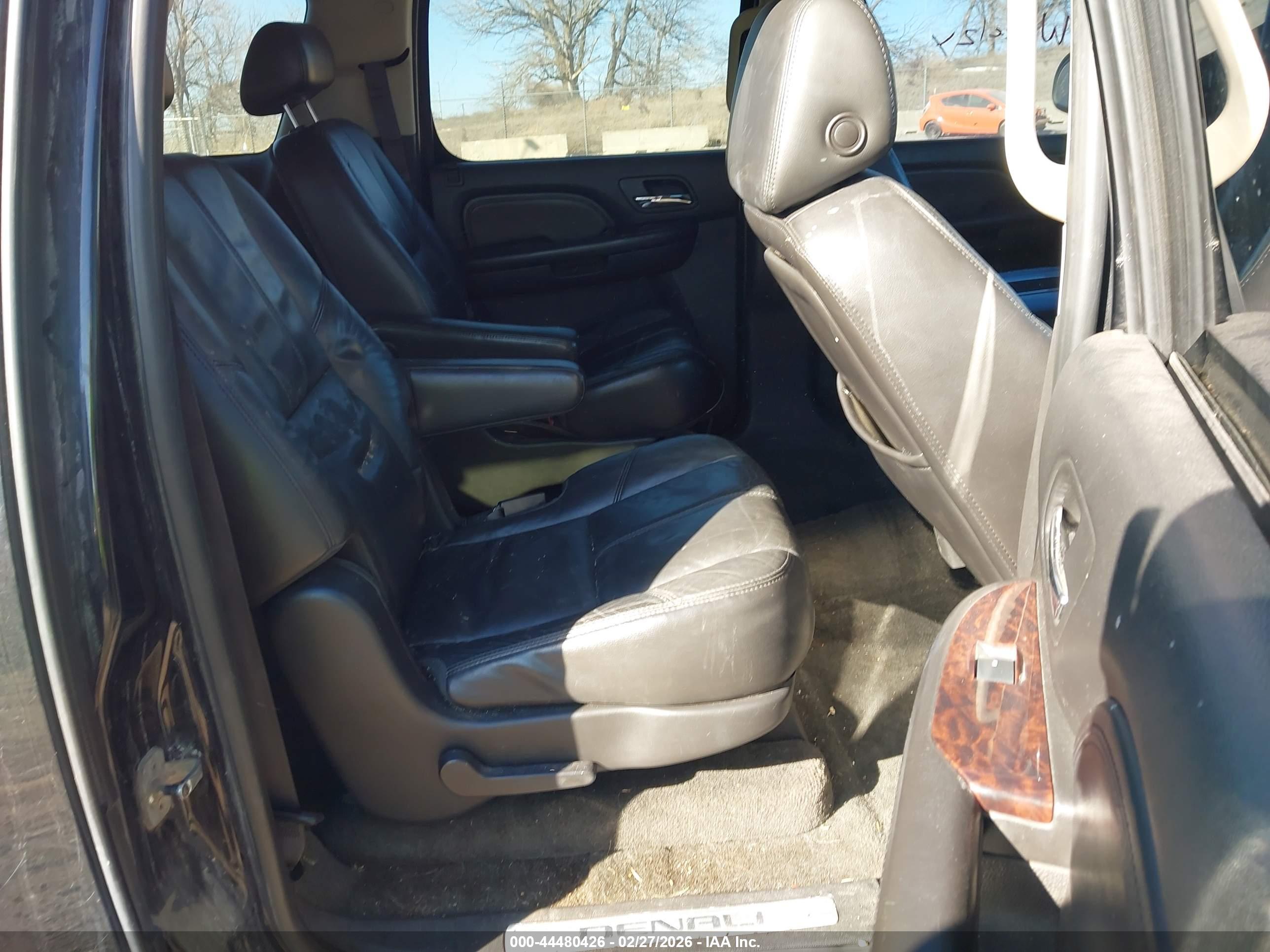 GMC YUKON image 8