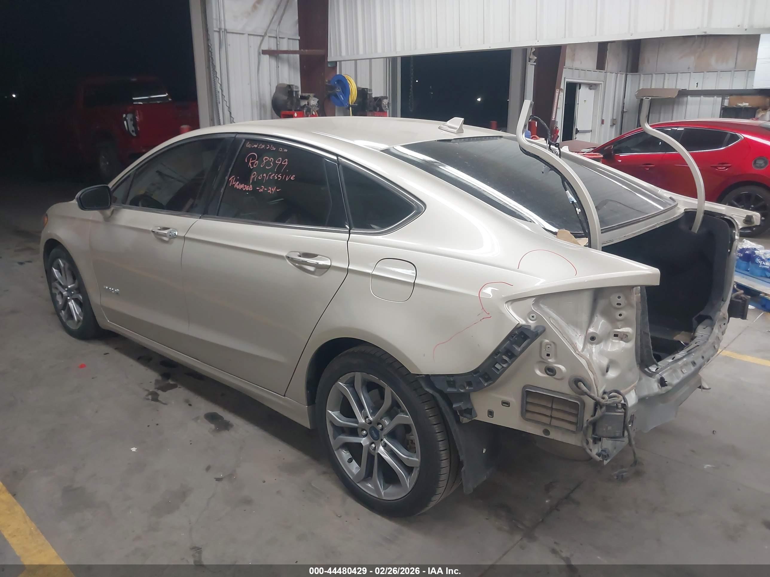 FORD FUSION image 3