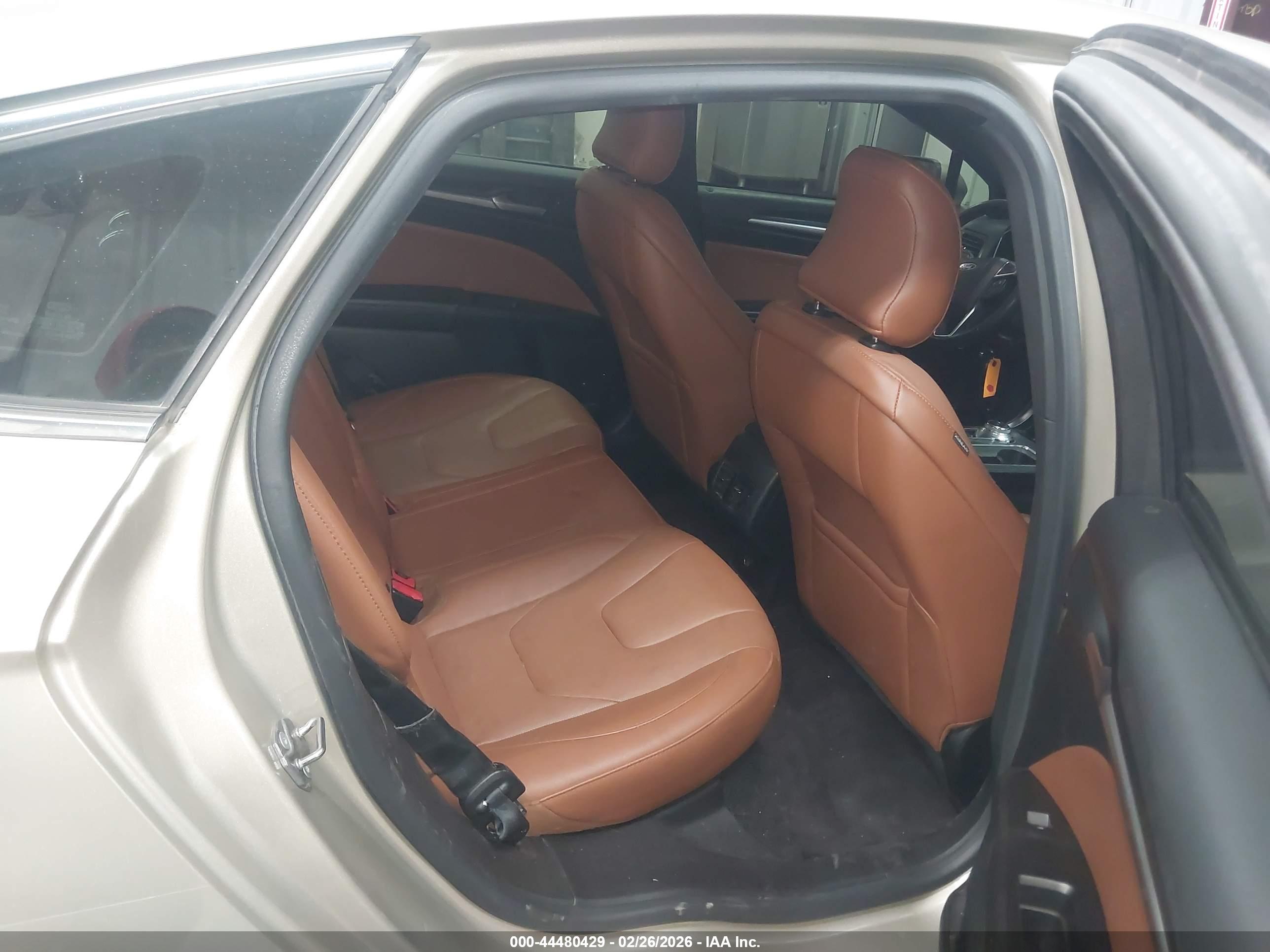 FORD FUSION image 8