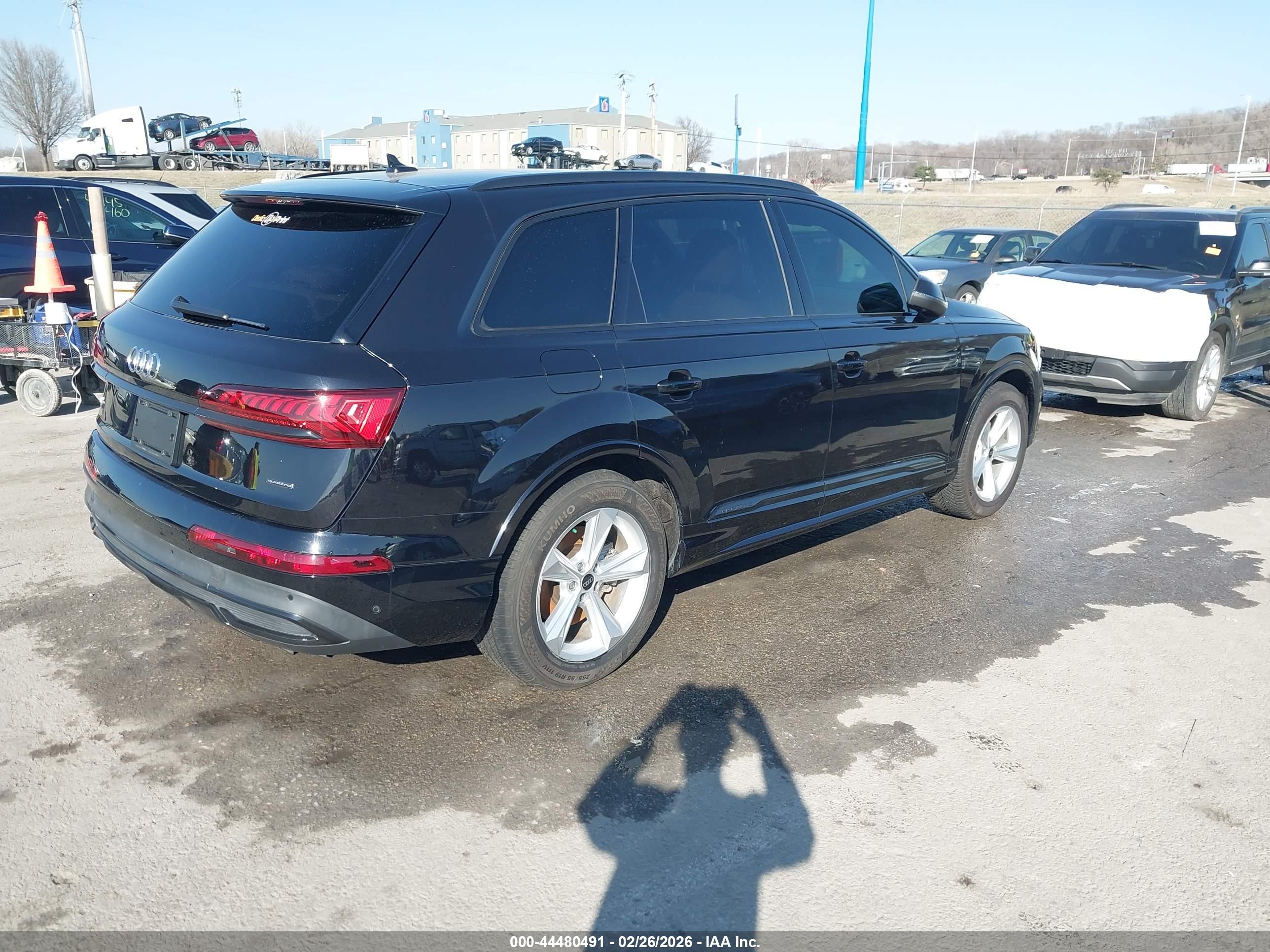 AUDI Q7 image 4