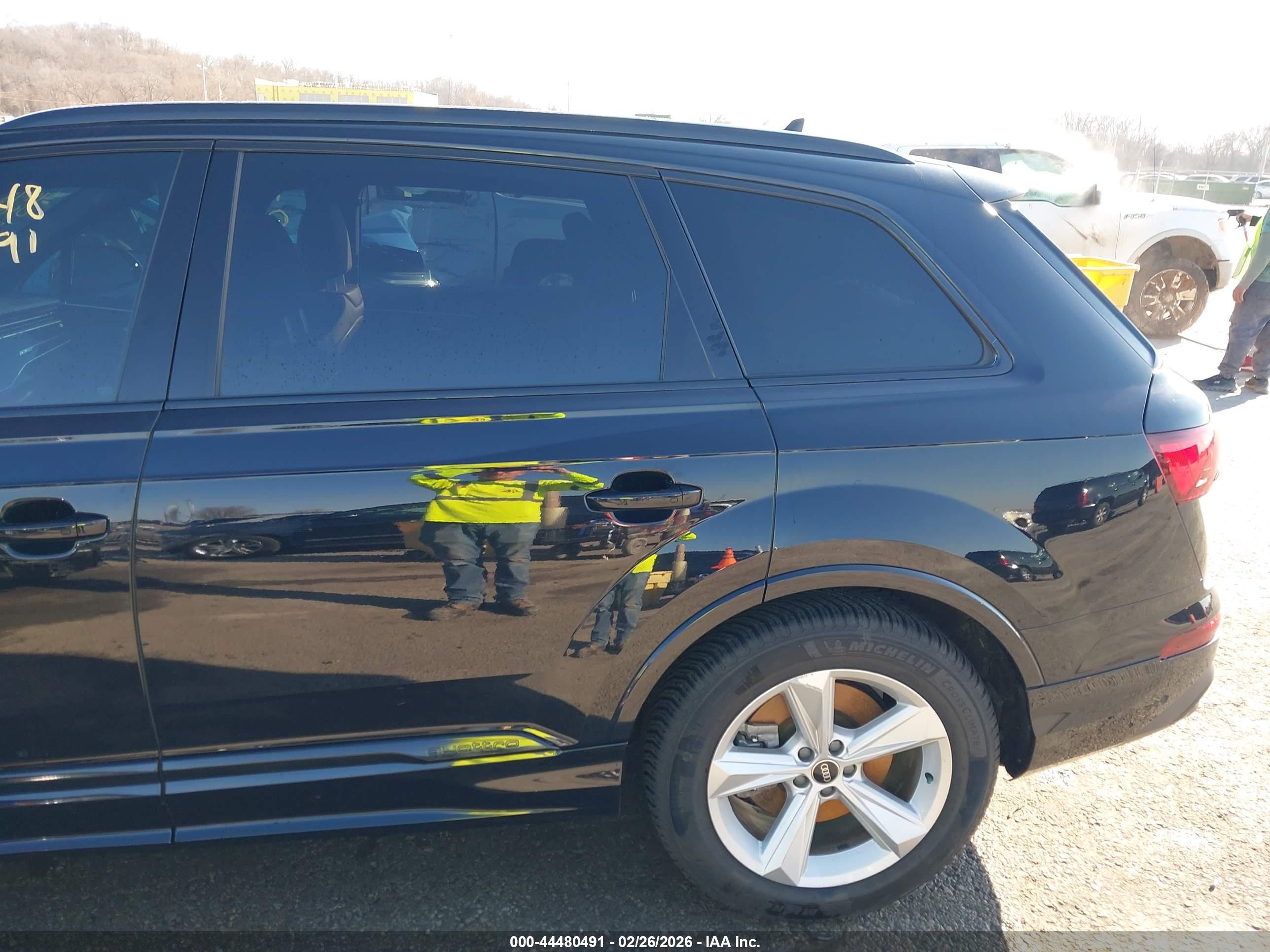 AUDI Q7 image 6