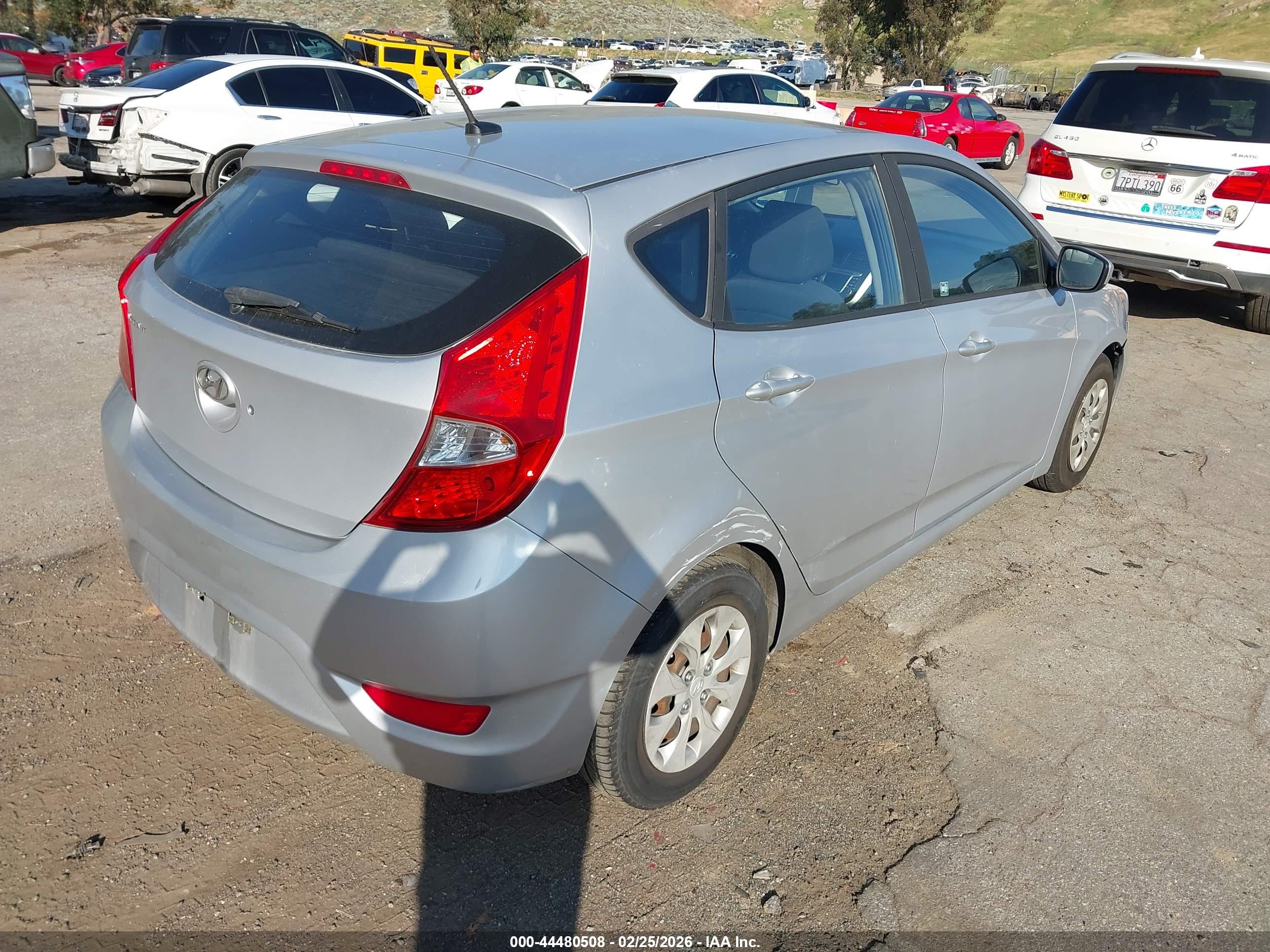 HYUNDAI ACCENT image 4