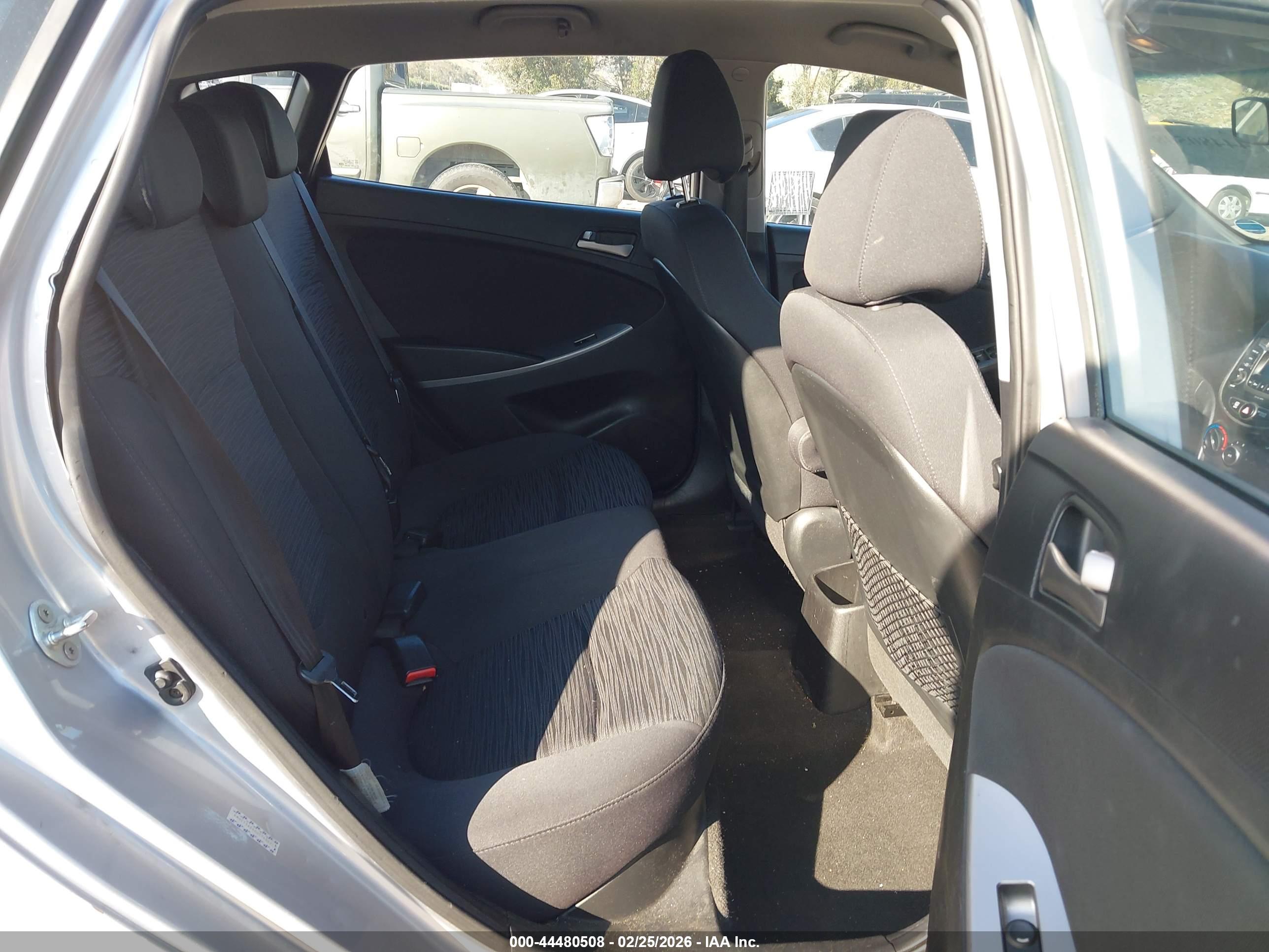 HYUNDAI ACCENT image 8