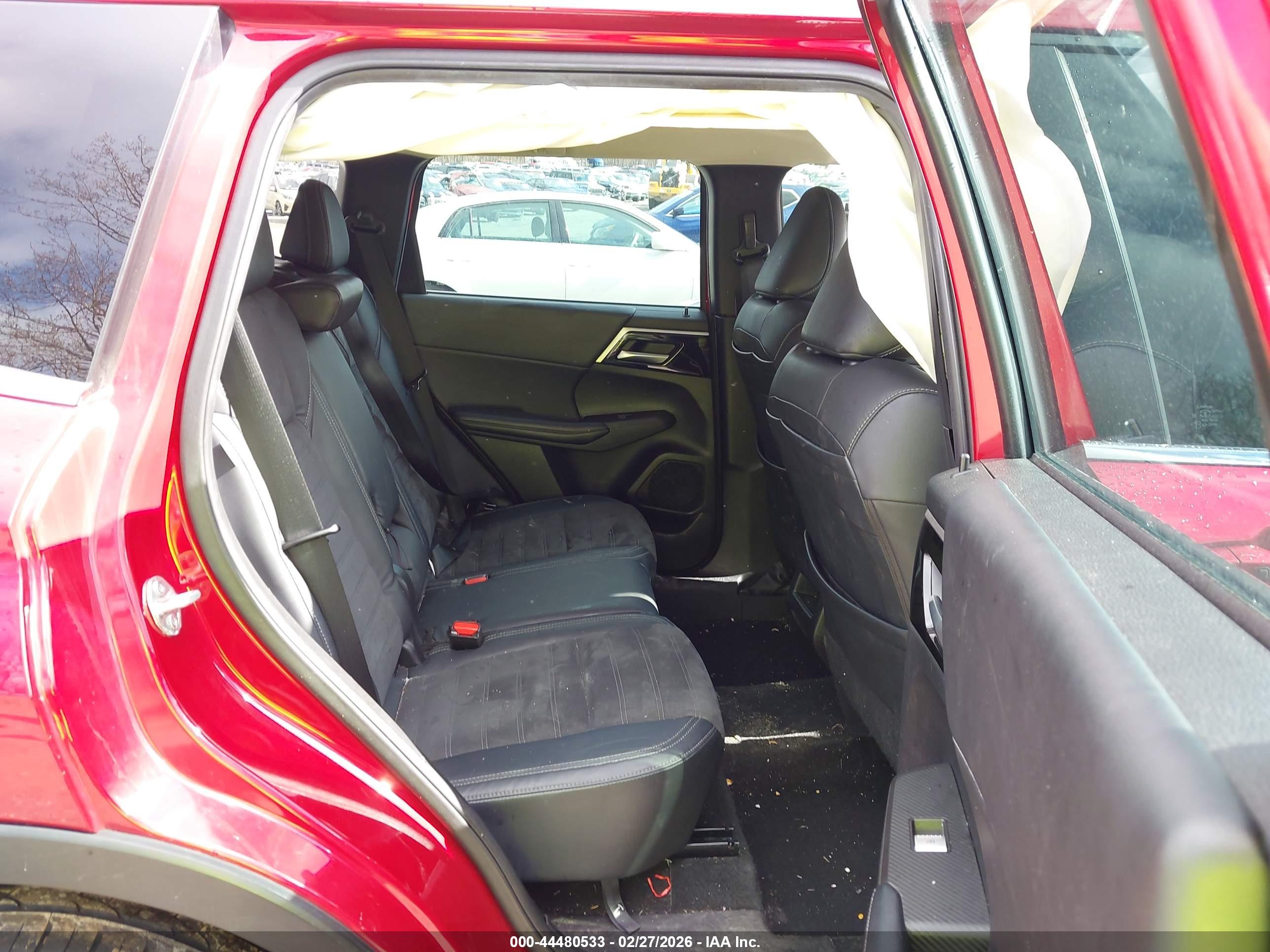 MITSUBISHI OUTLANDER image 8