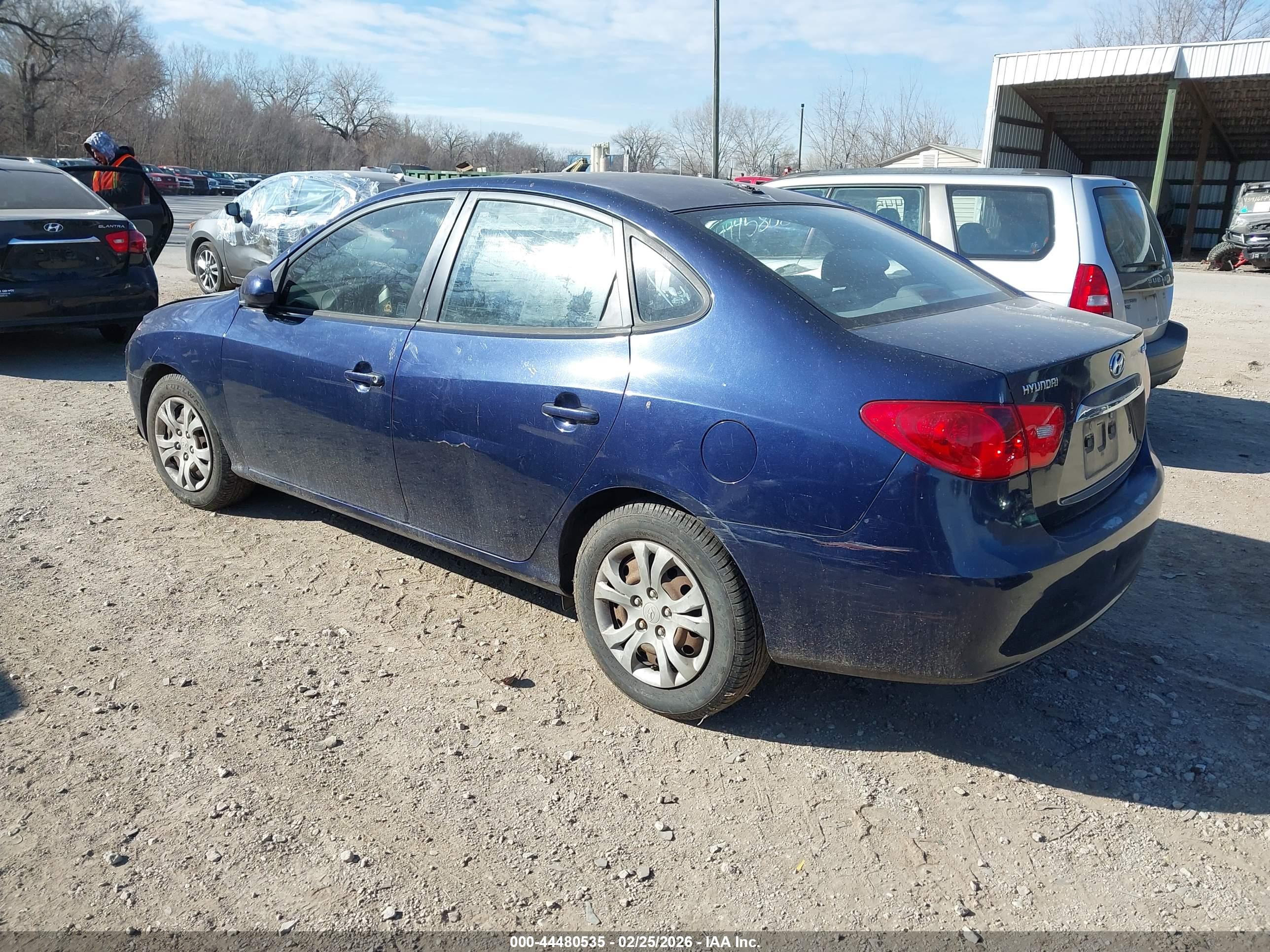 HYUNDAI ELANTRA image 3