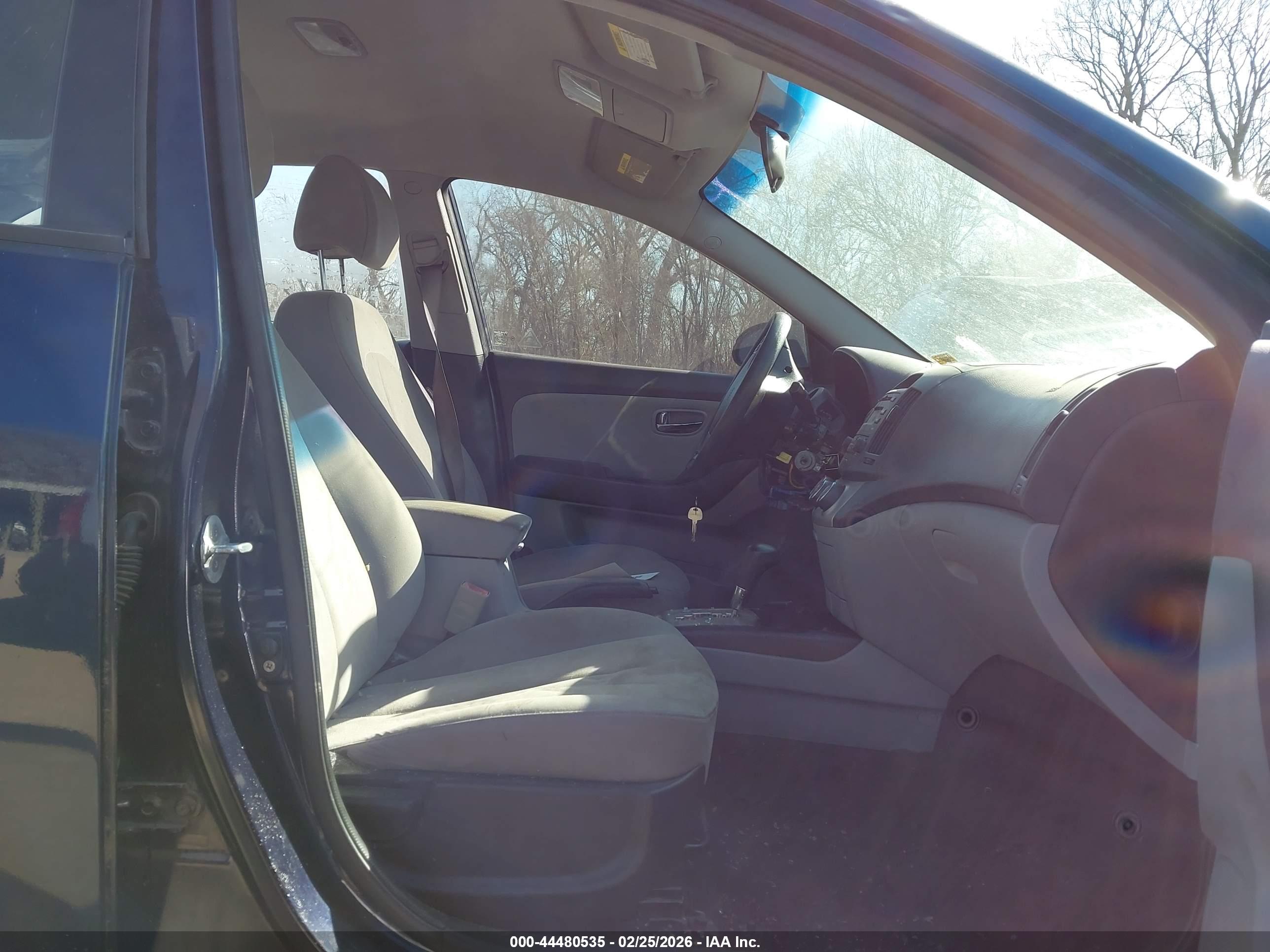 HYUNDAI ELANTRA image 5