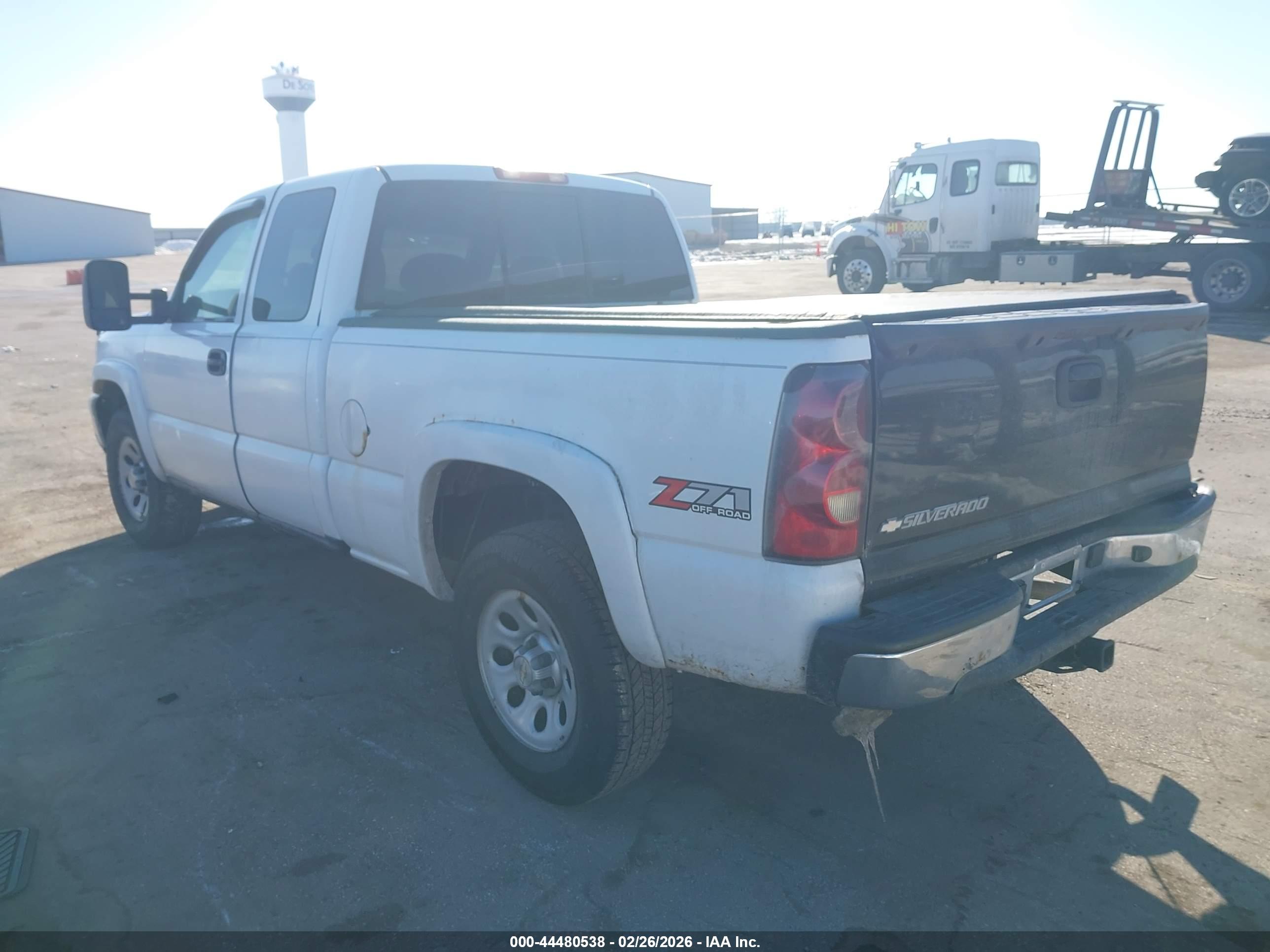 CHEVROLET SILVERADO image 3