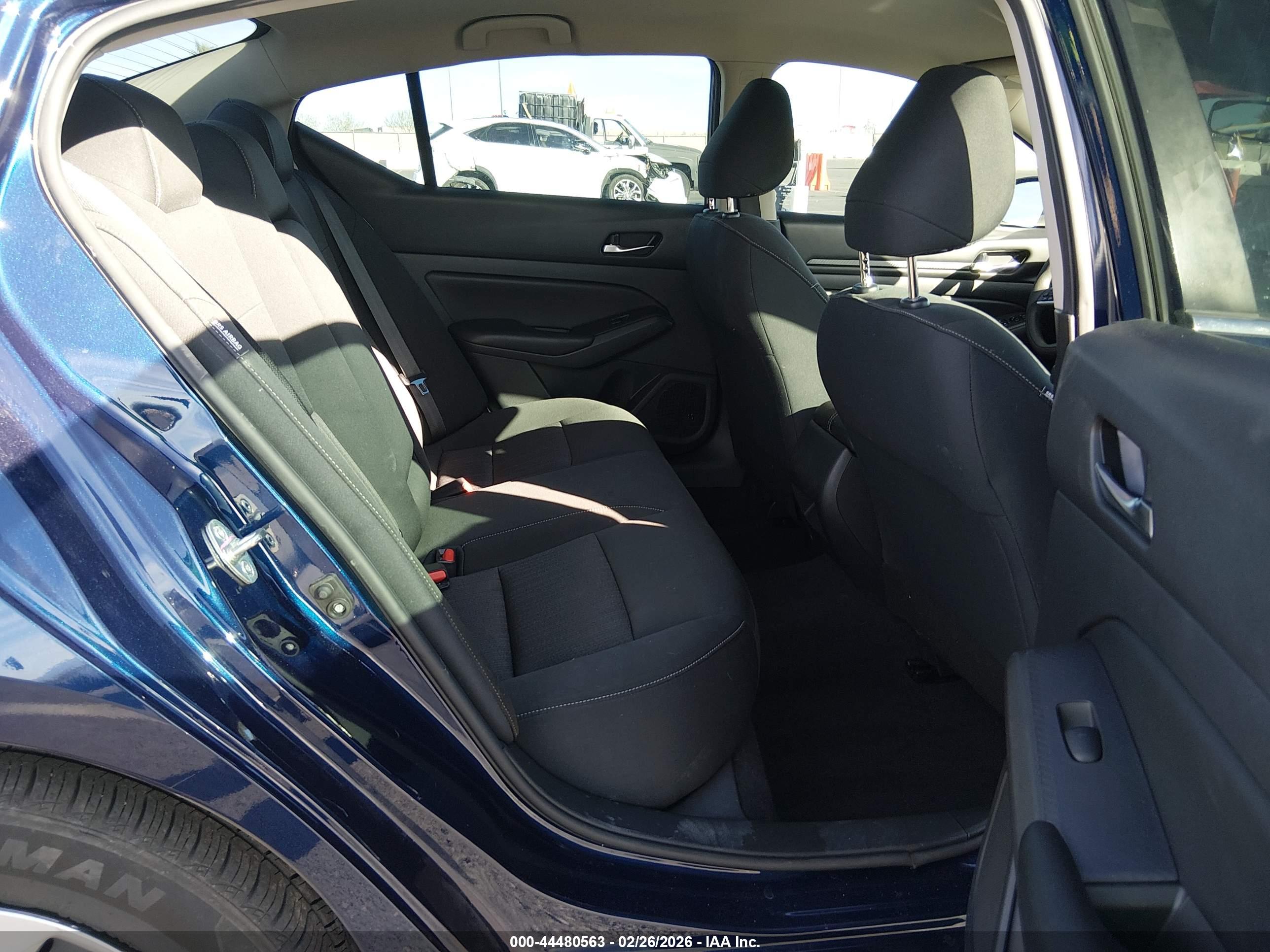 NISSAN ALTIMA image 8