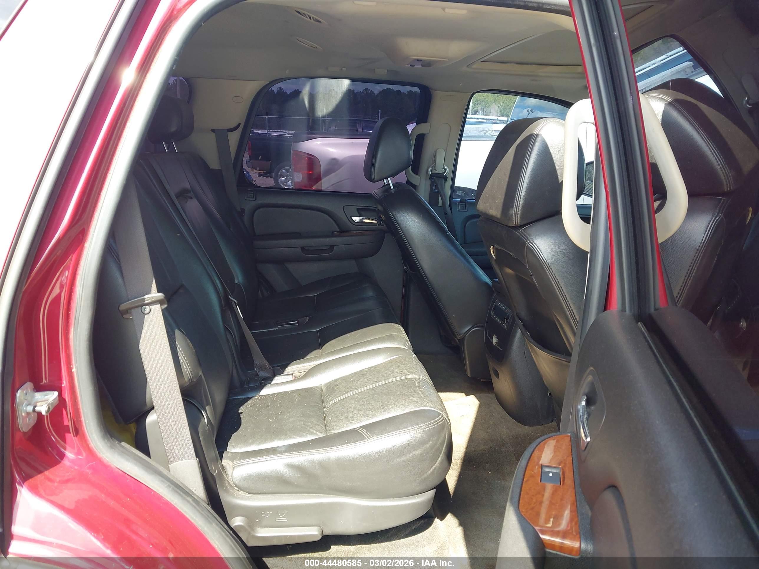 GMC YUKON image 8