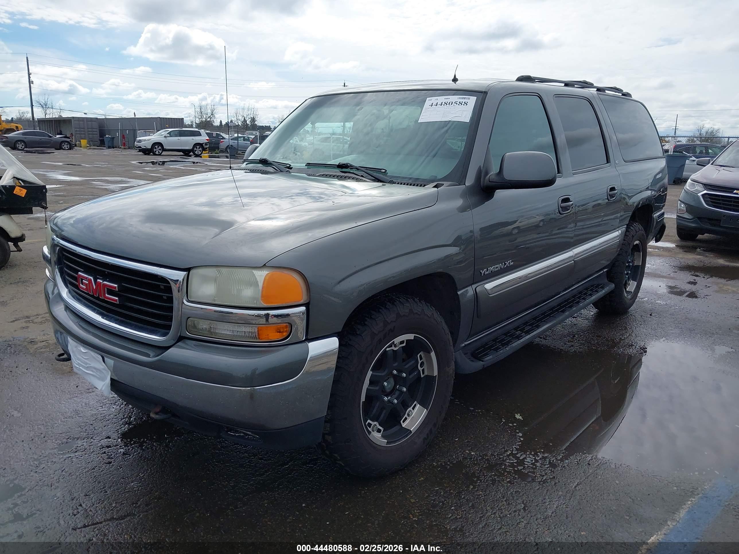 GMC YUKON image 2