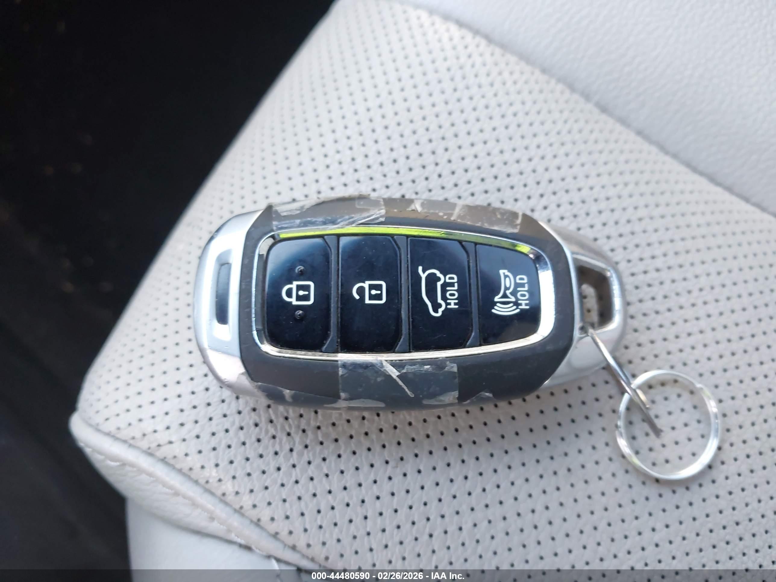 HYUNDAI VELOSTER image 11