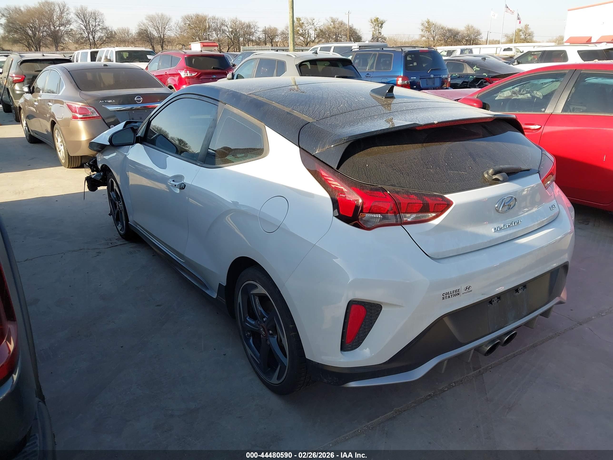HYUNDAI VELOSTER image 3