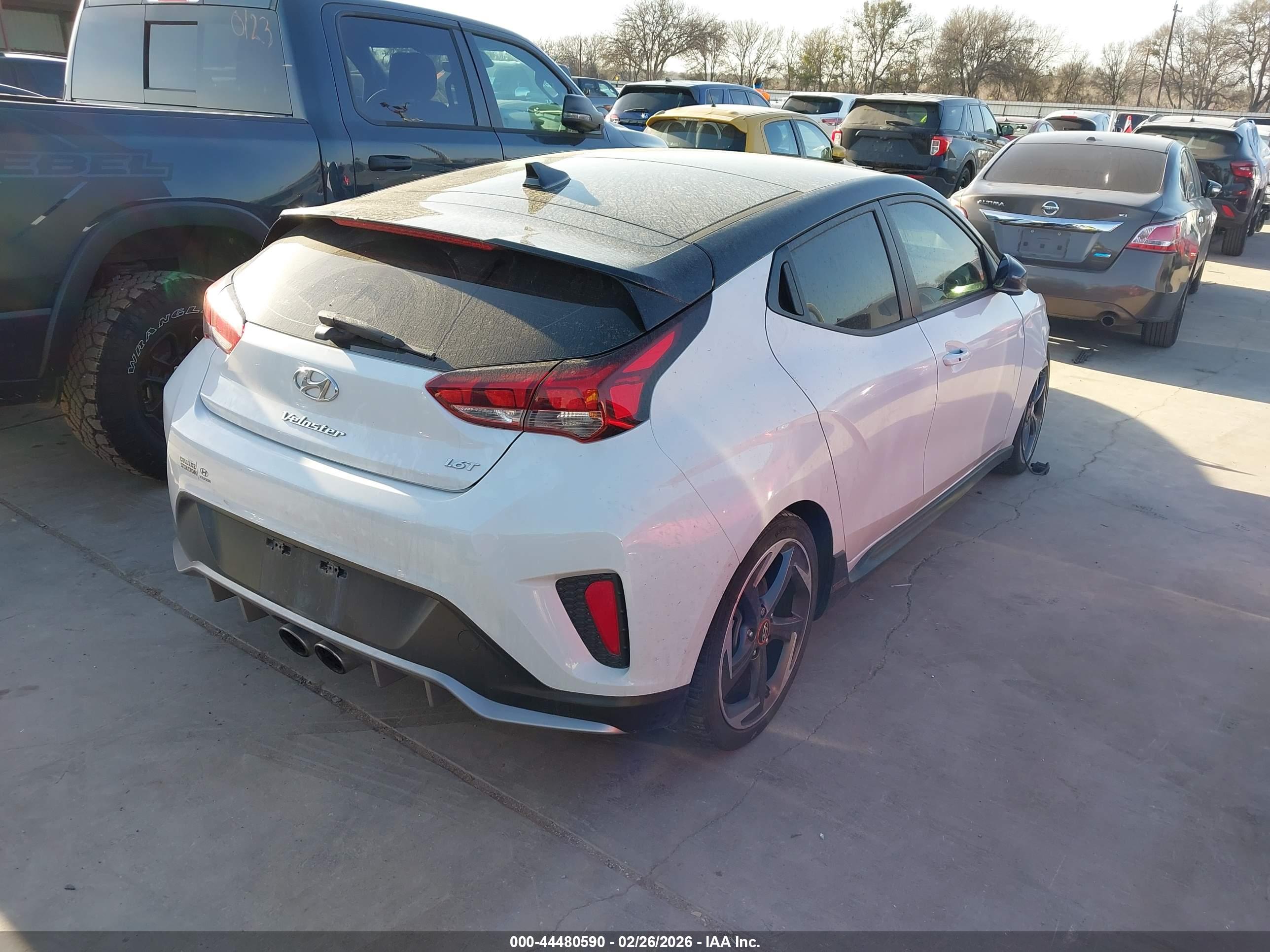 HYUNDAI VELOSTER image 4