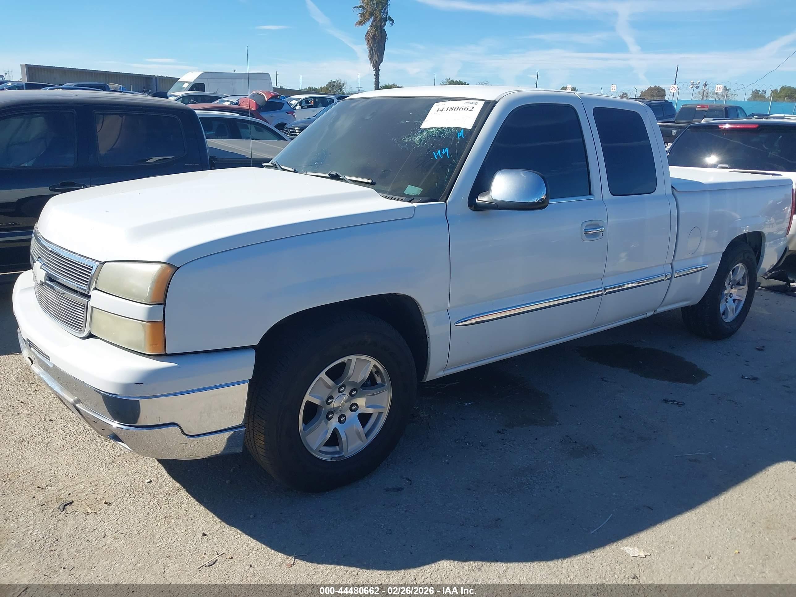 CHEVROLET SILVERADO image 2