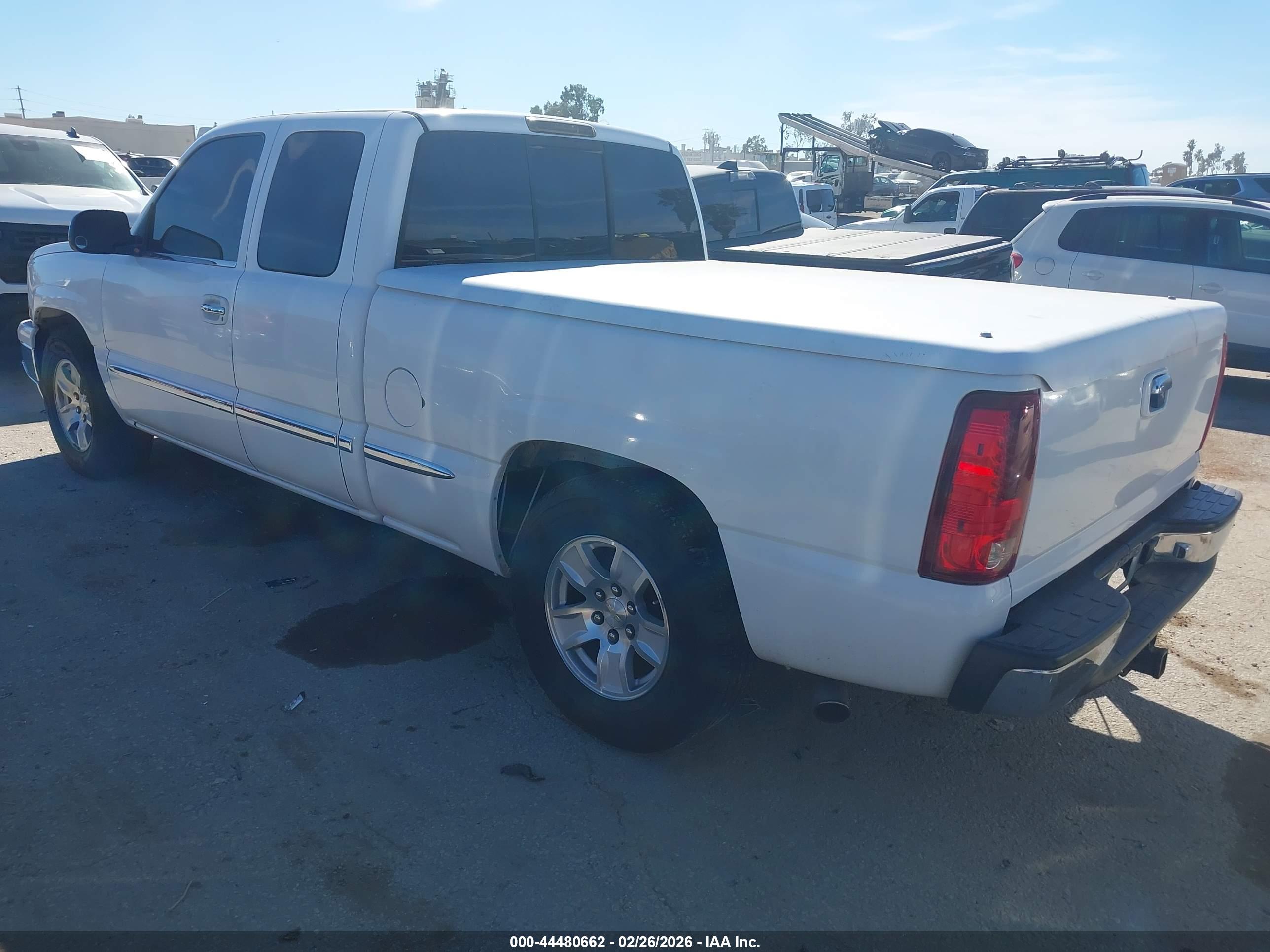 CHEVROLET SILVERADO image 3