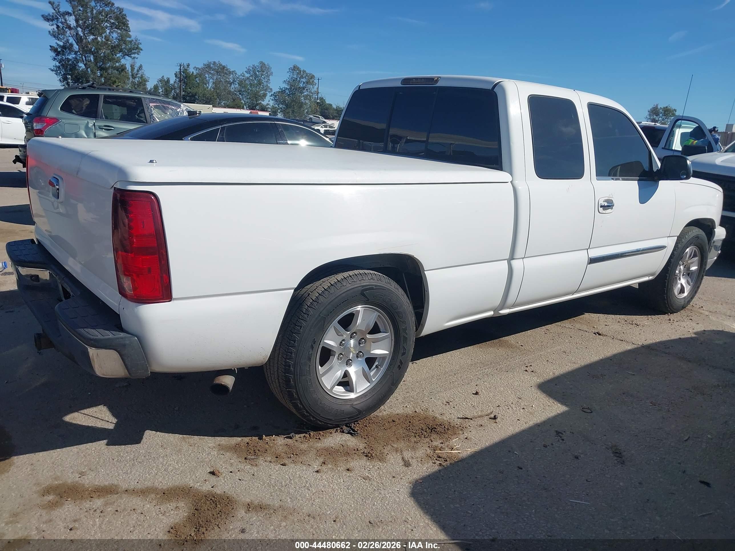 CHEVROLET SILVERADO image 4