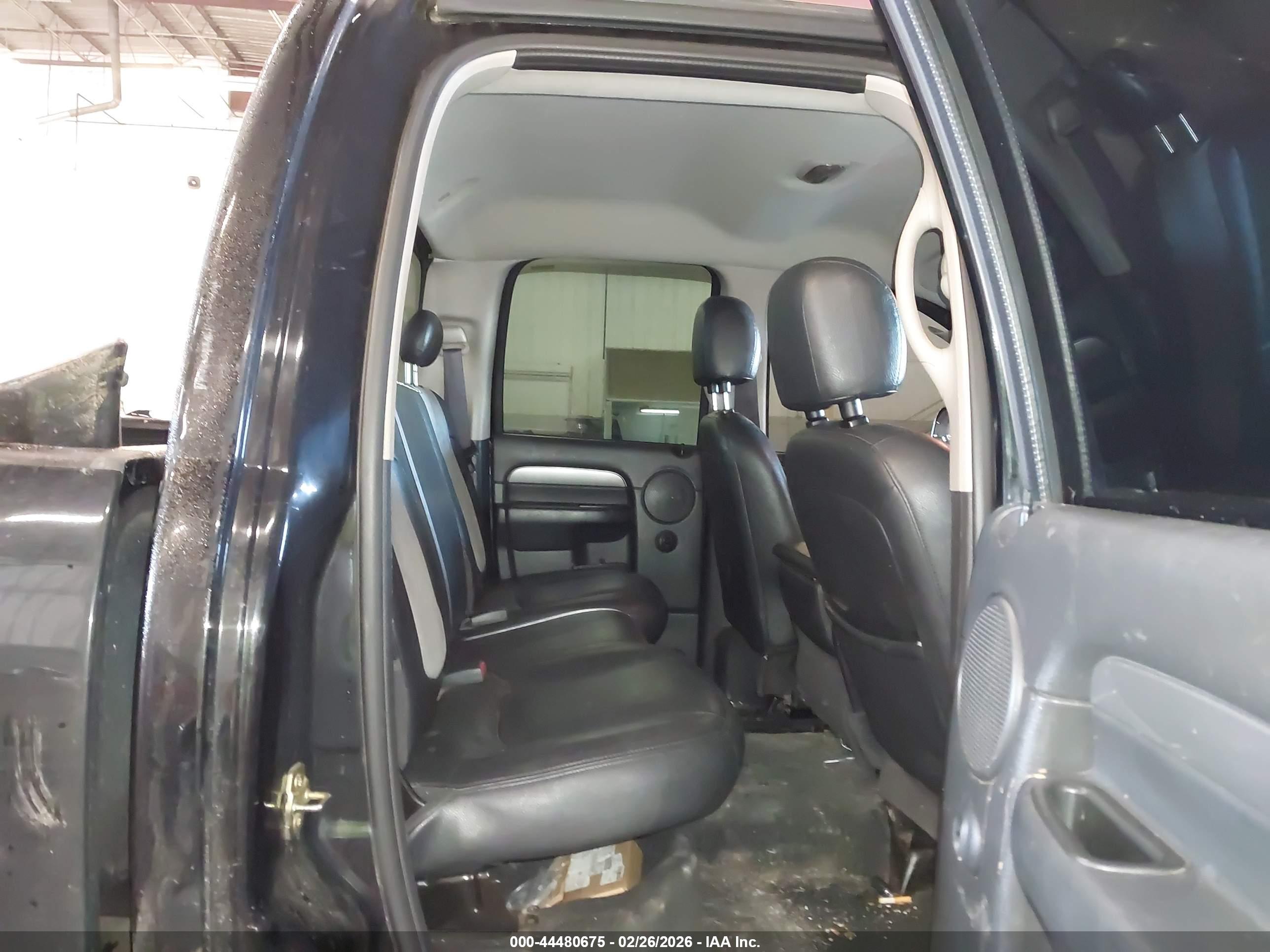 DODGE RAM image 8