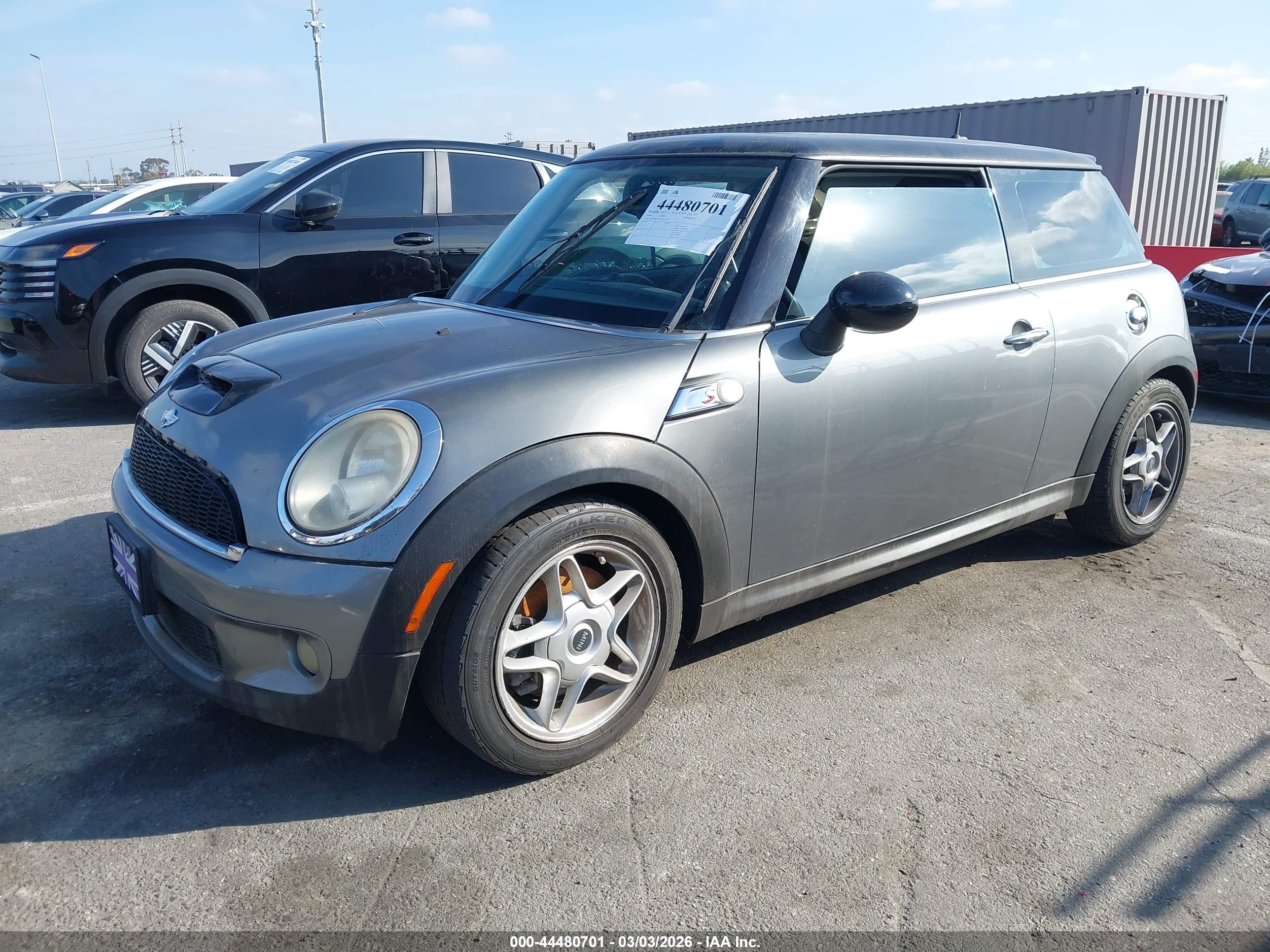 MINI COOPER image 2