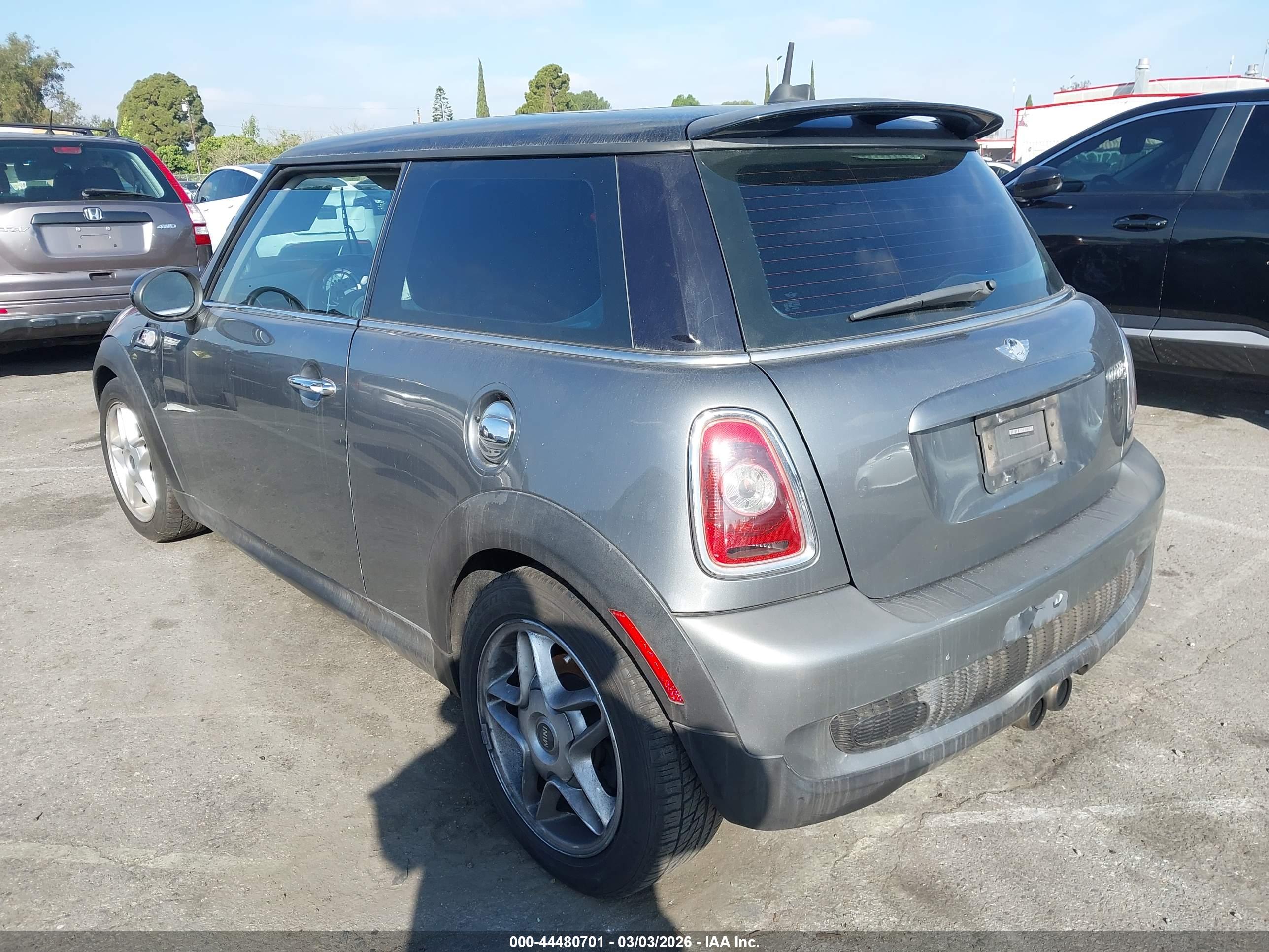 MINI COOPER image 3