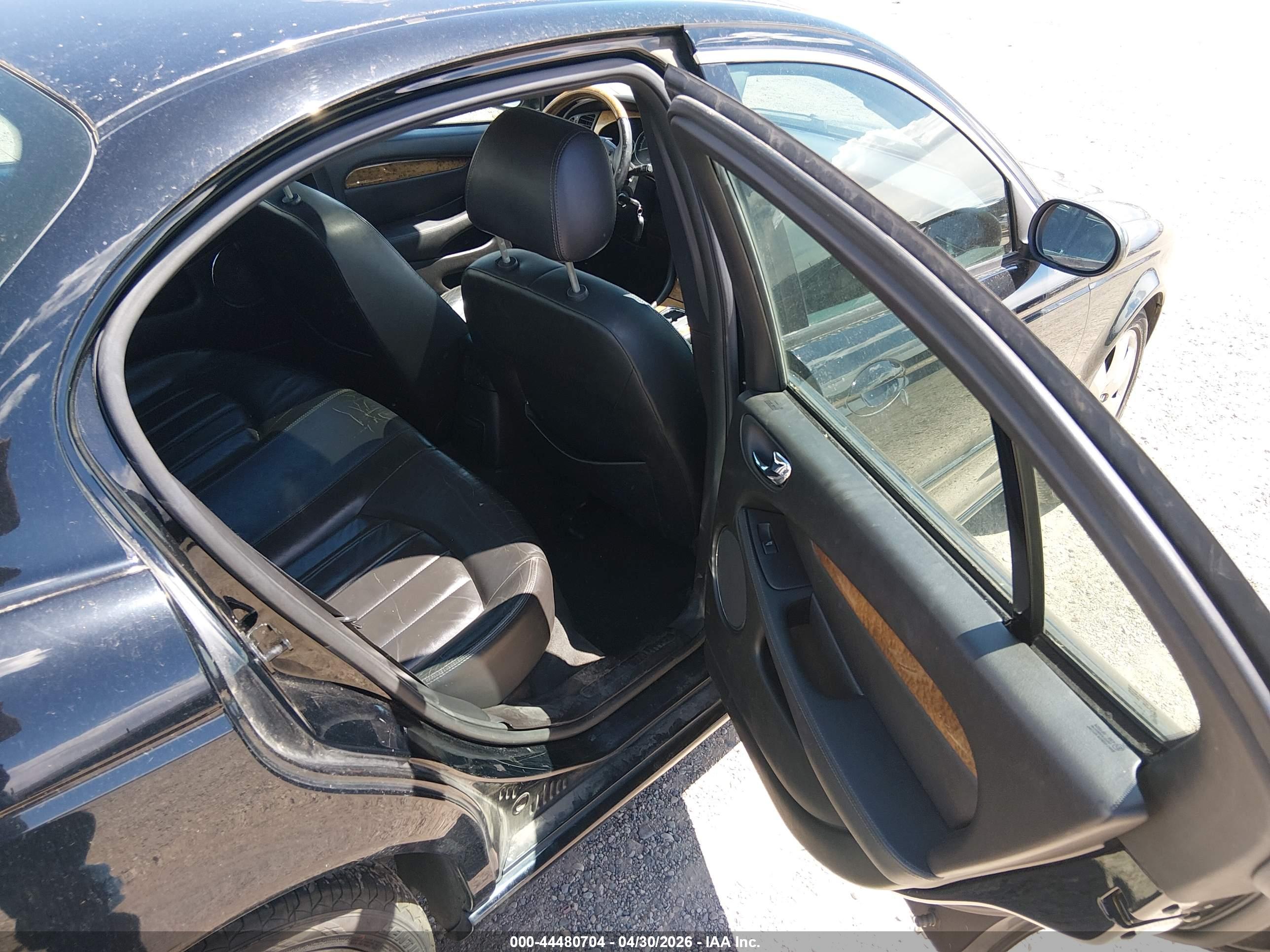 JAGUAR X-TYPE image 8