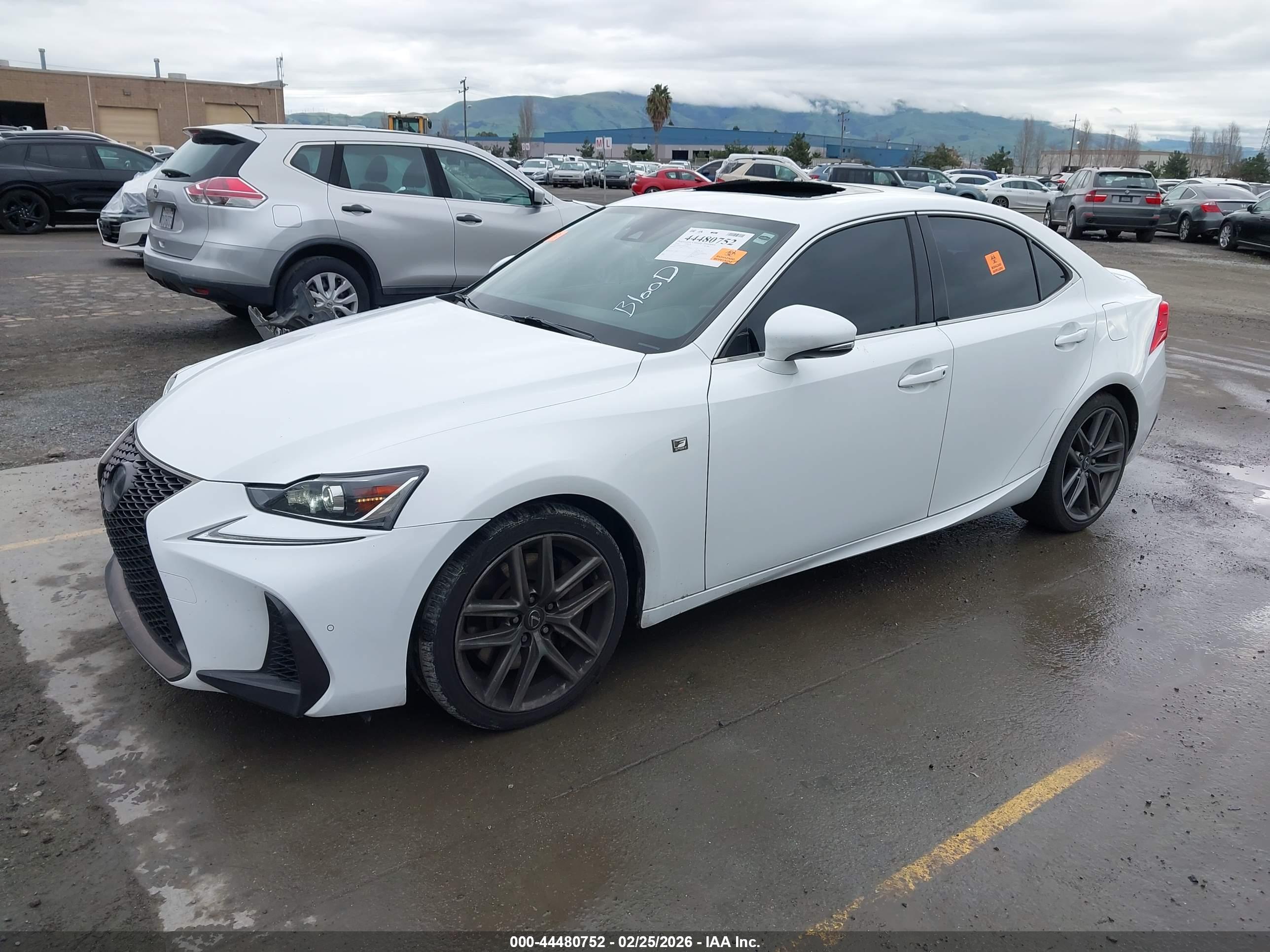 LEXUS IS image 2