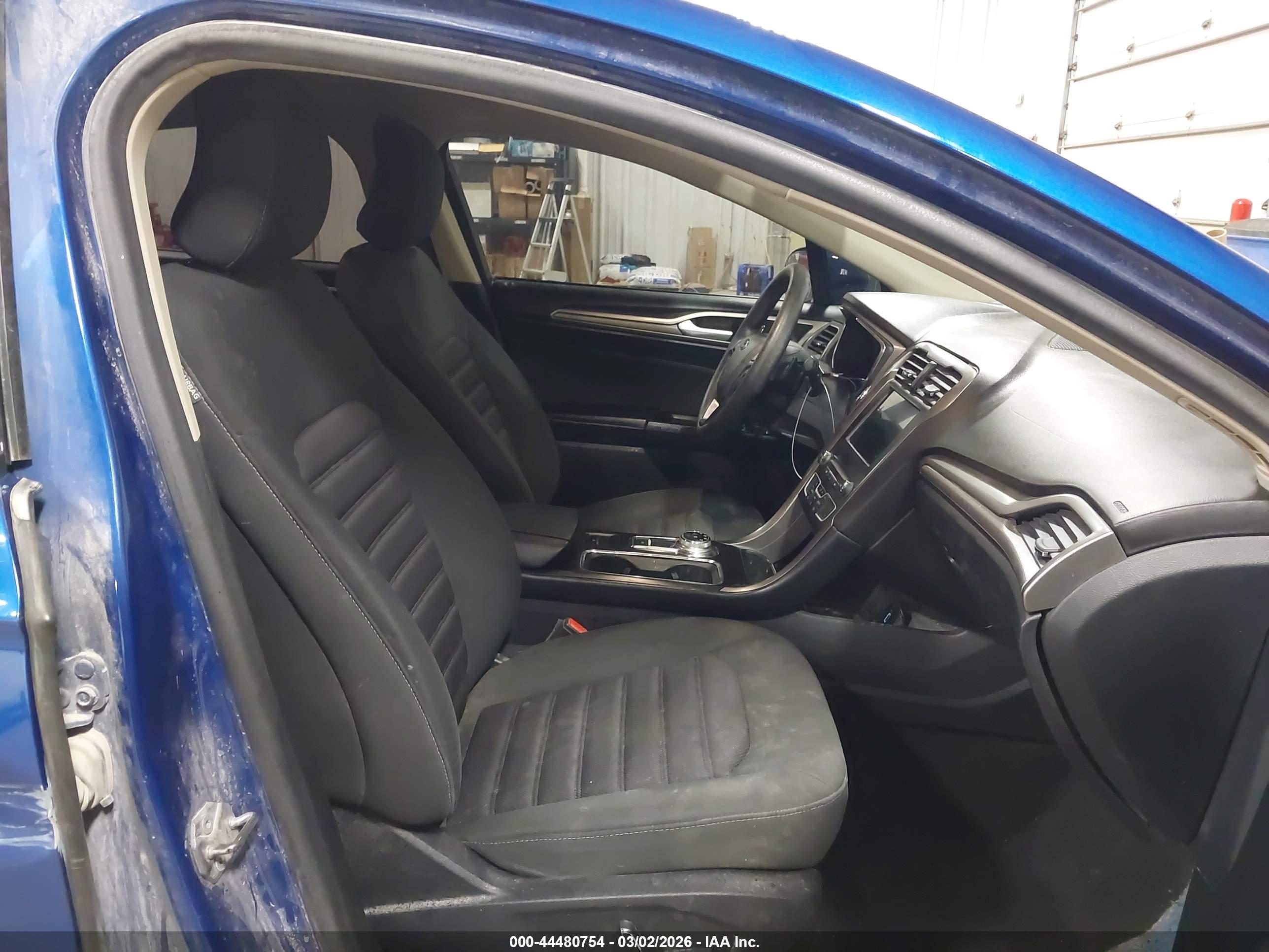 FORD FUSION image 5