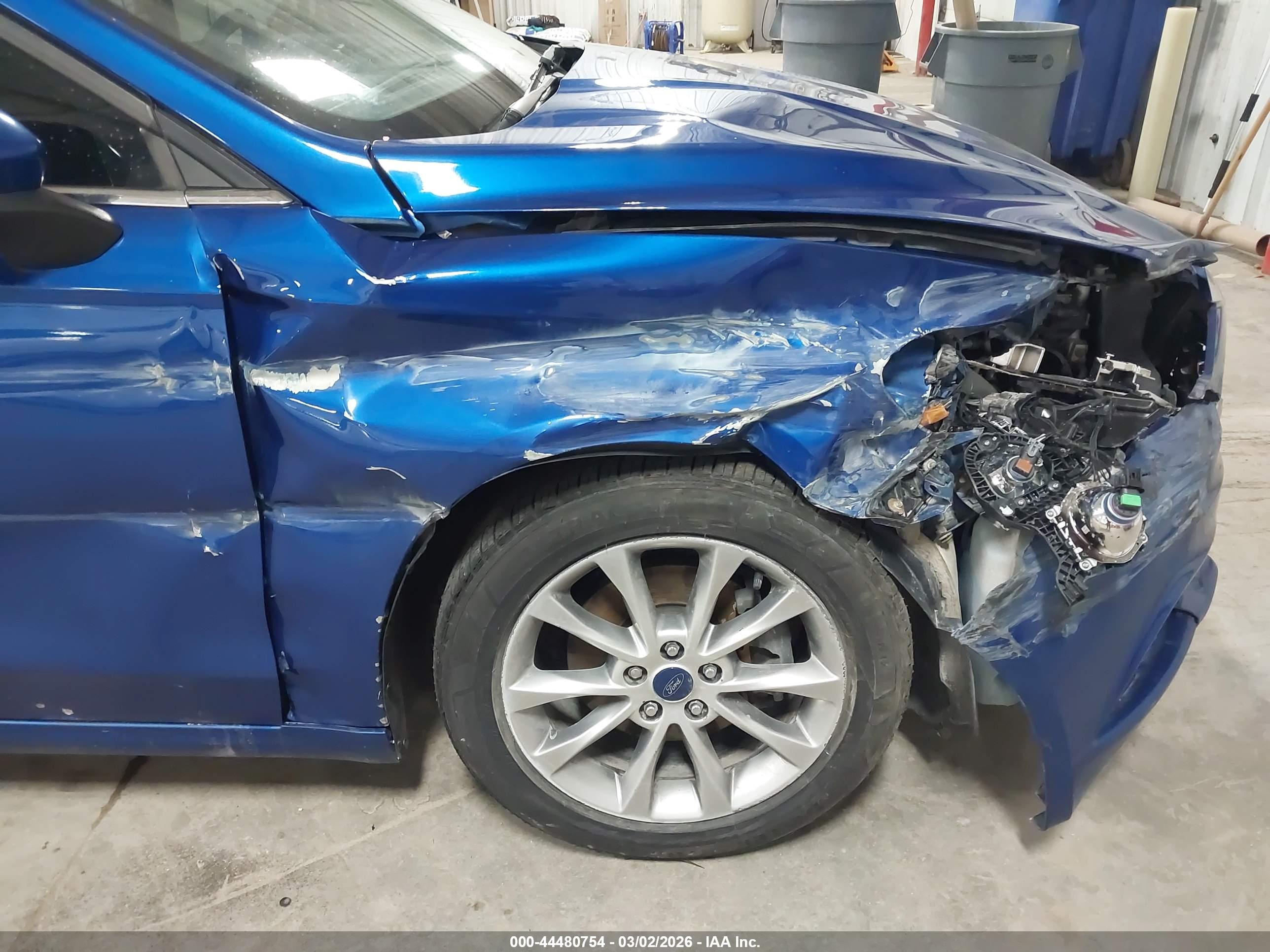 FORD FUSION image 6