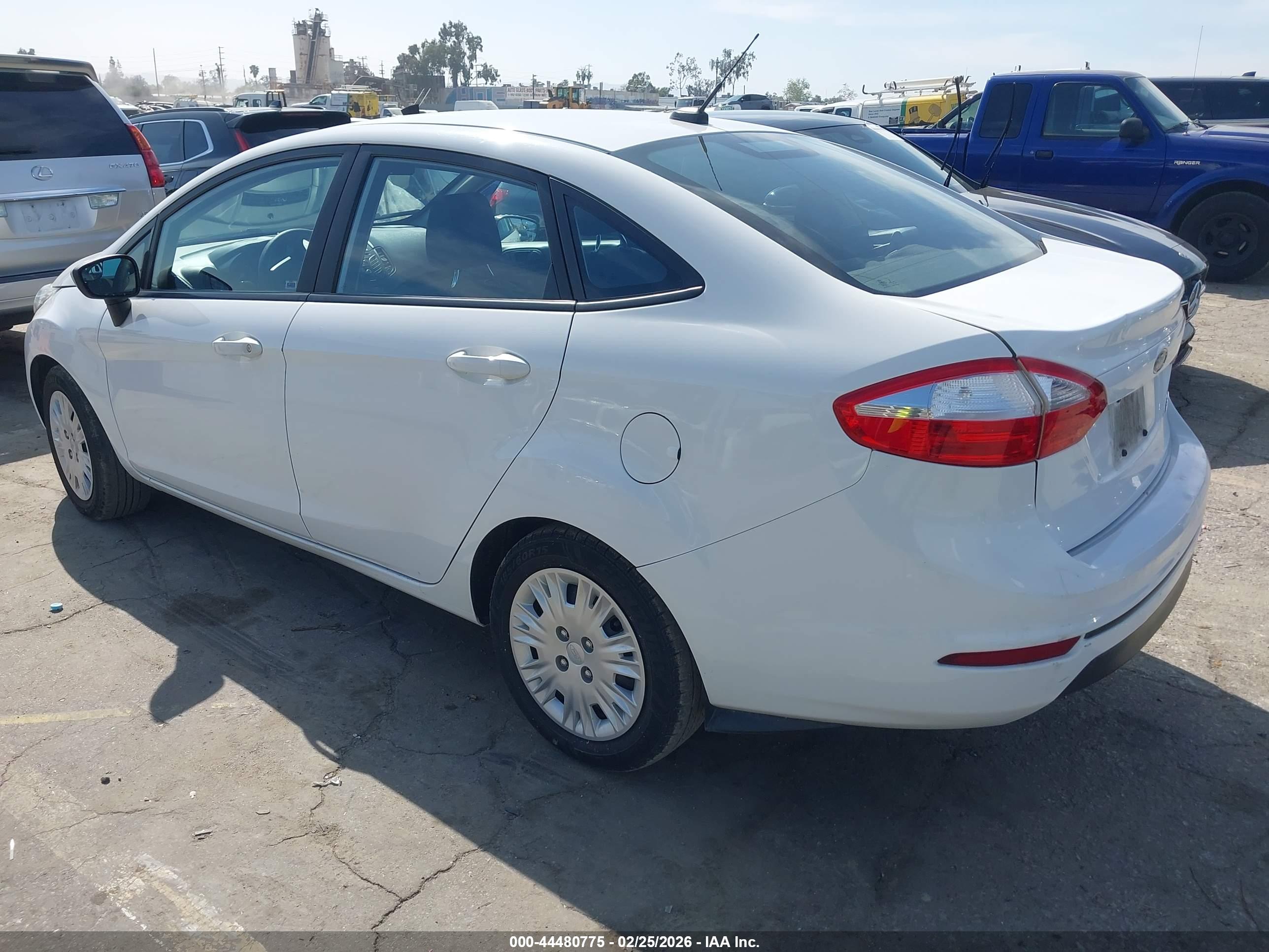 FORD FIESTA image 3