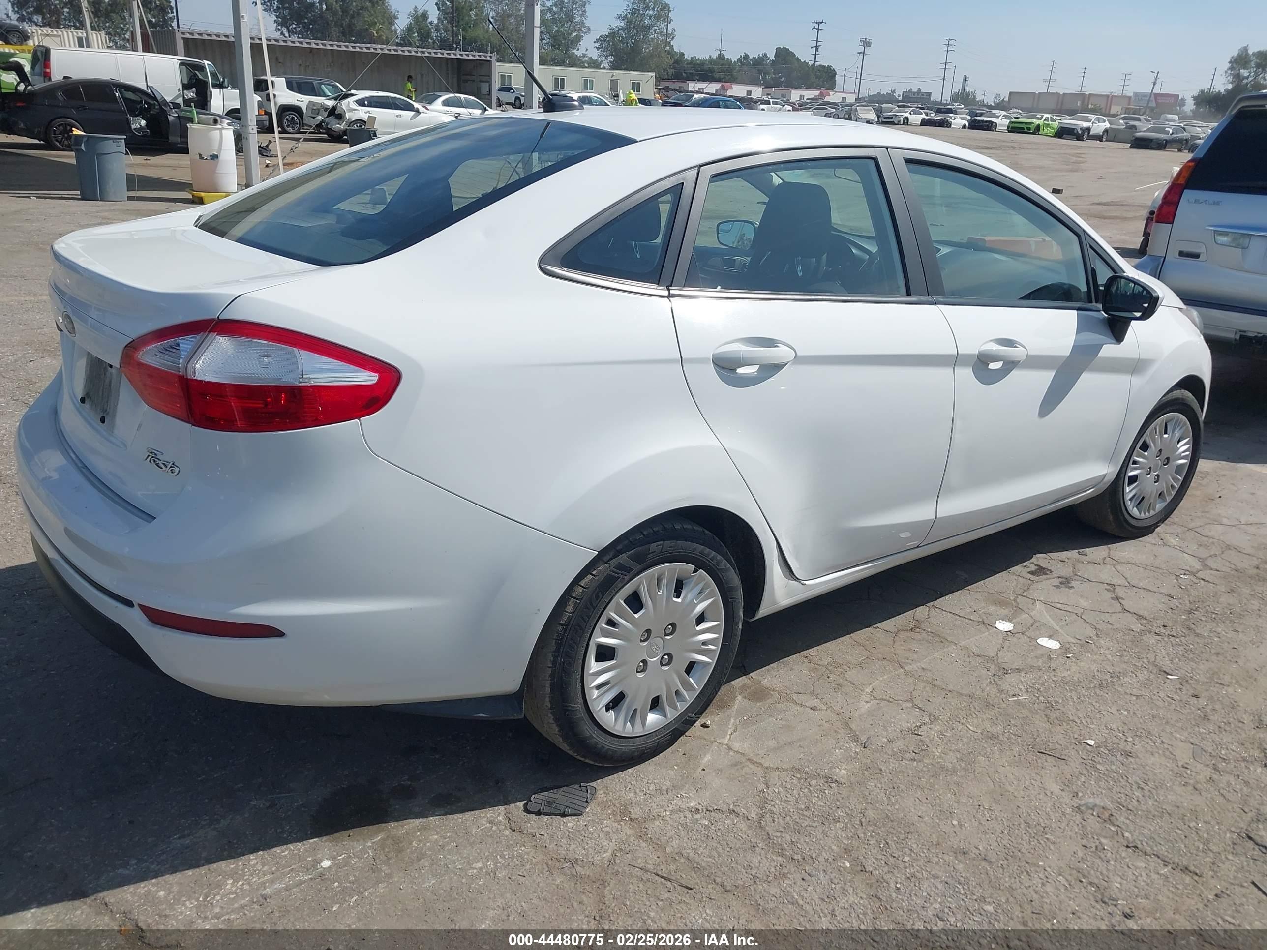 FORD FIESTA image 4