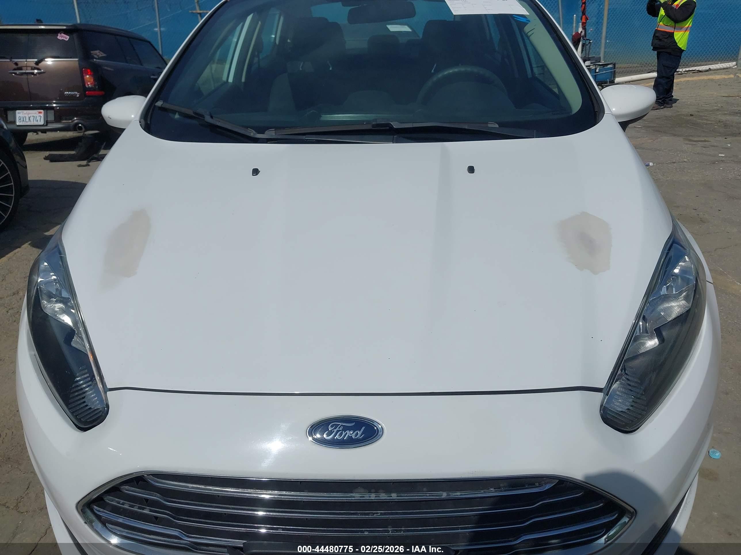 FORD FIESTA image 6