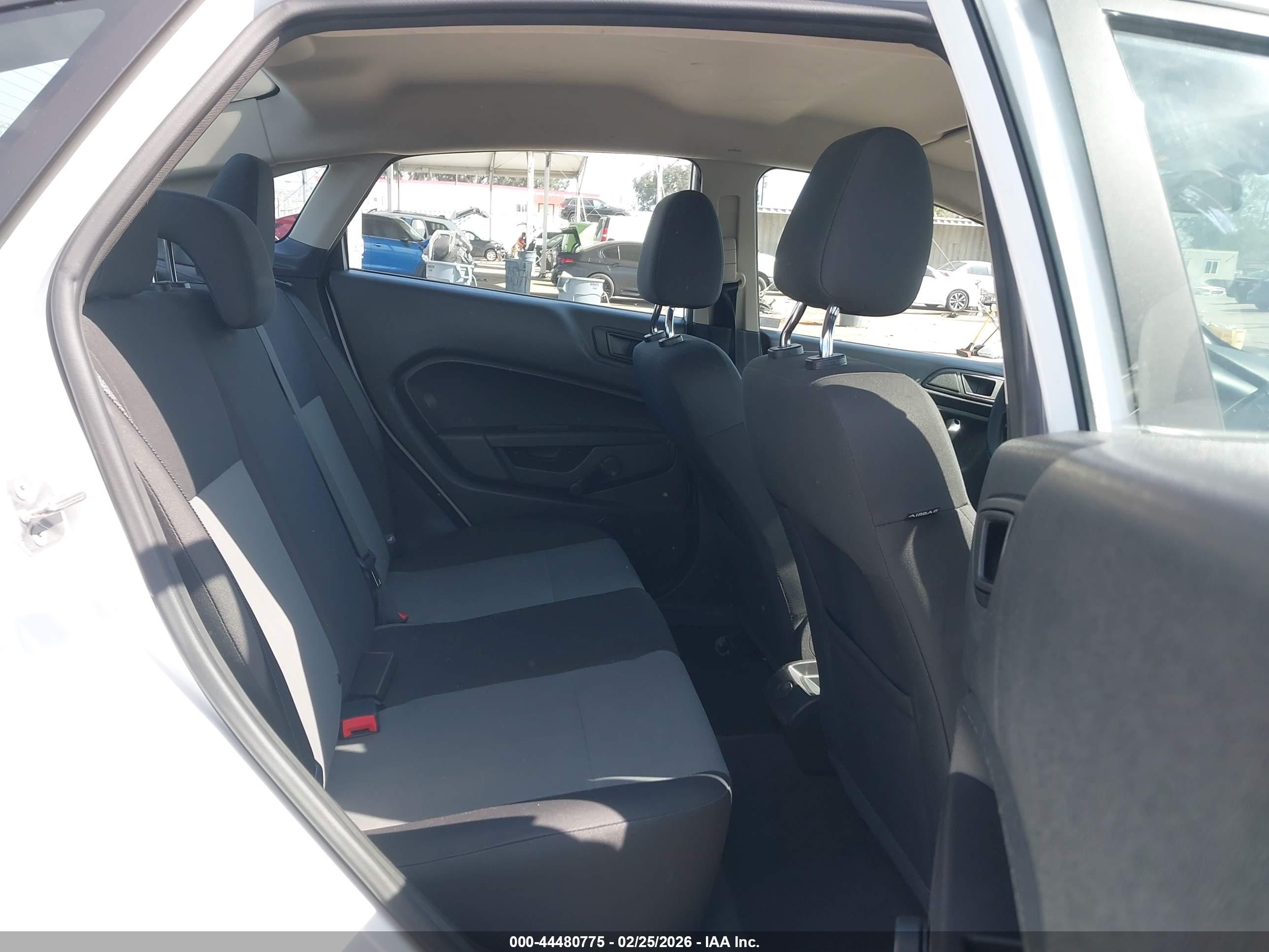 FORD FIESTA image 8