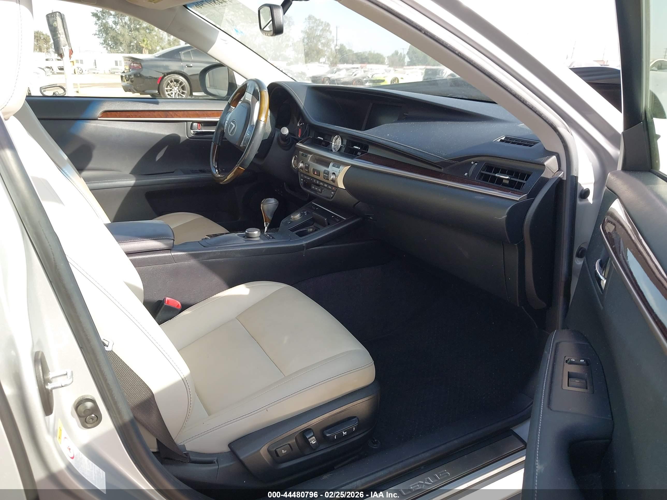 LEXUS ES image 5