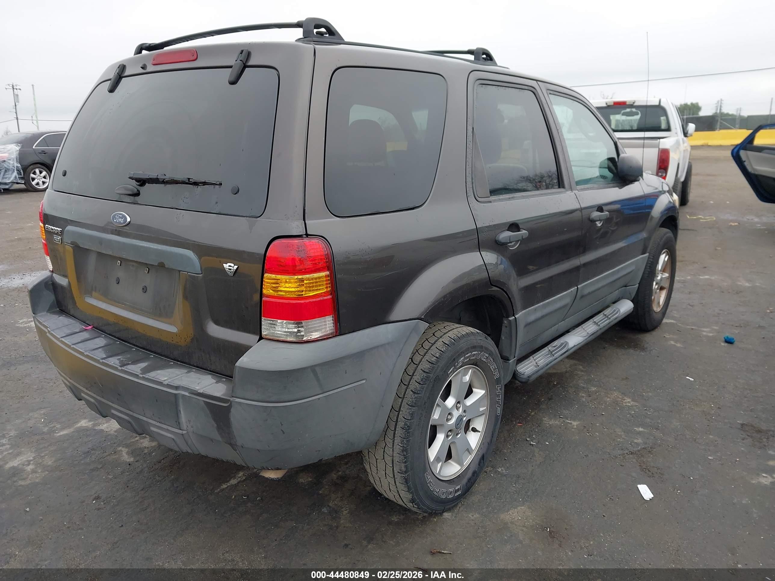 FORD ESCAPE image 4