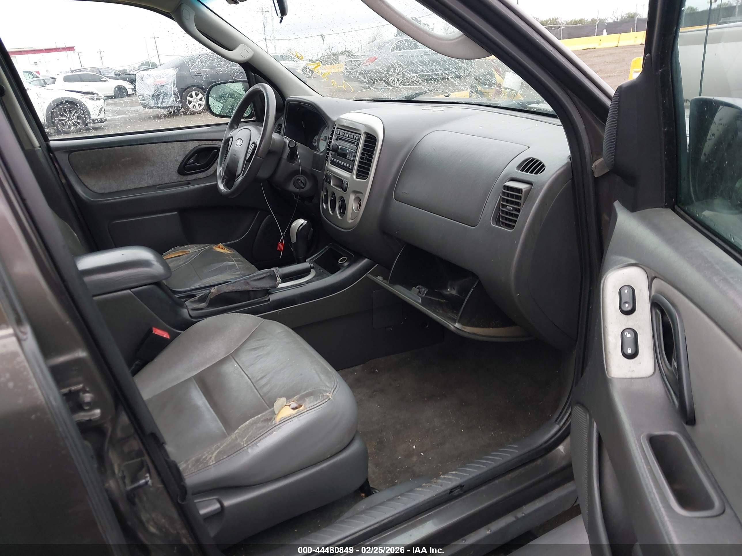 FORD ESCAPE image 5