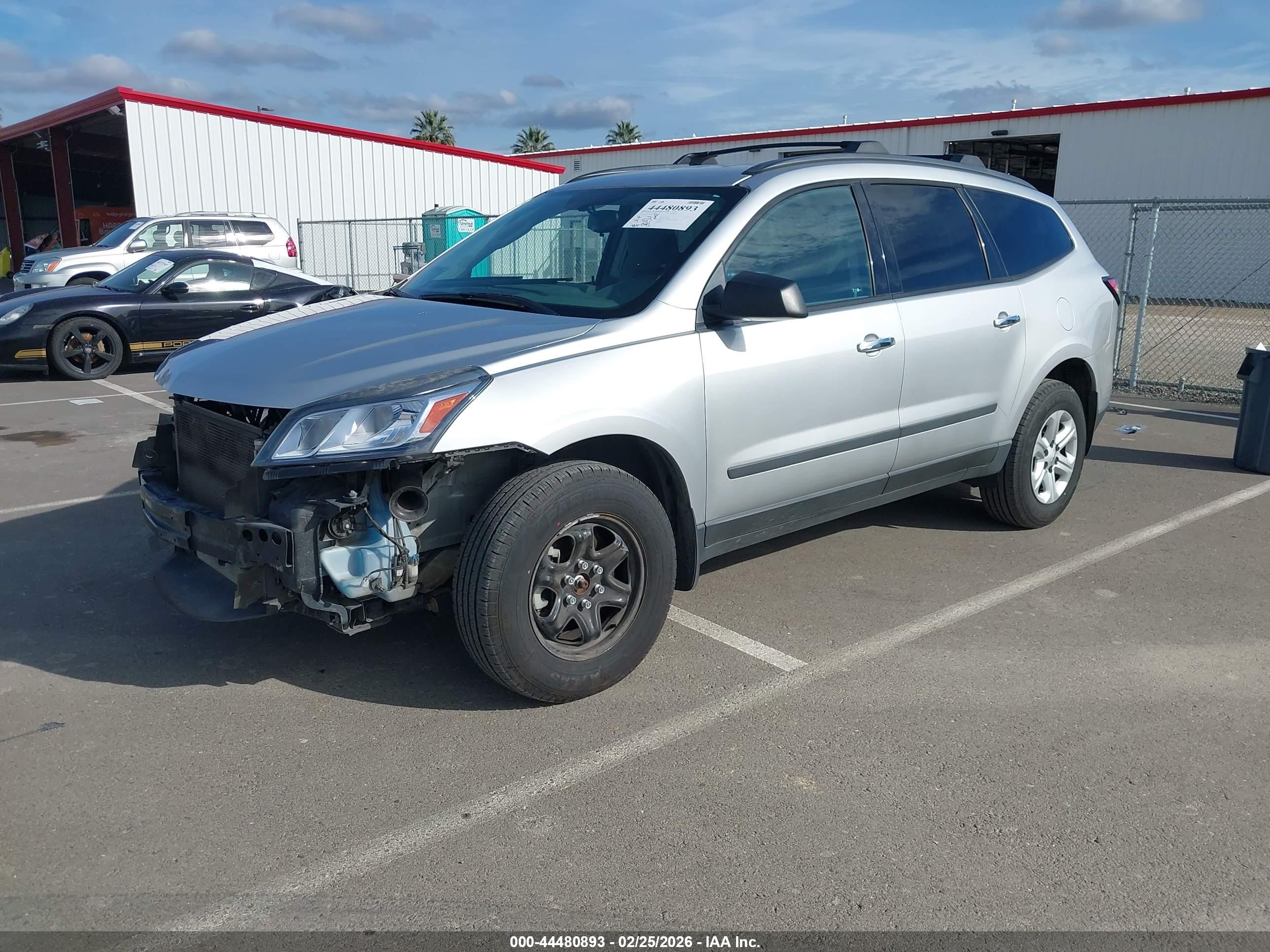 CHEVROLET TRAVERSE image 2